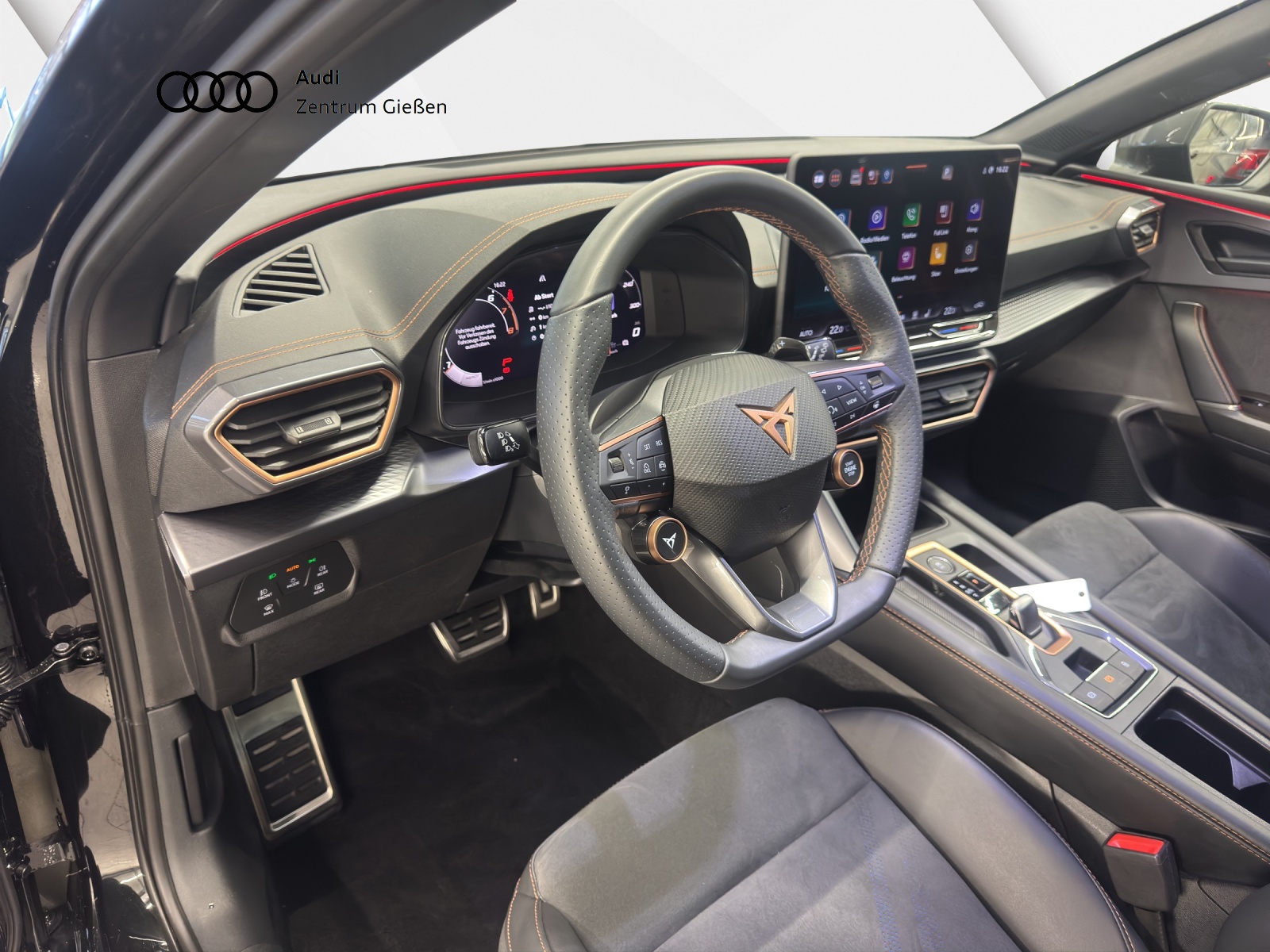 Leon Sportstourer 2.0 TSI DSG 4Drive VZ ACC DCC Kamera LED