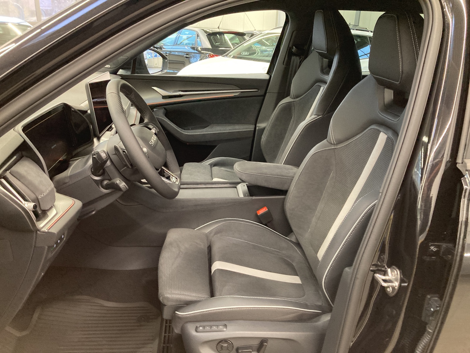 Kodiaq eTSI DSG Sportline Pano DCC HeadUp AHK Alu-20Zoll