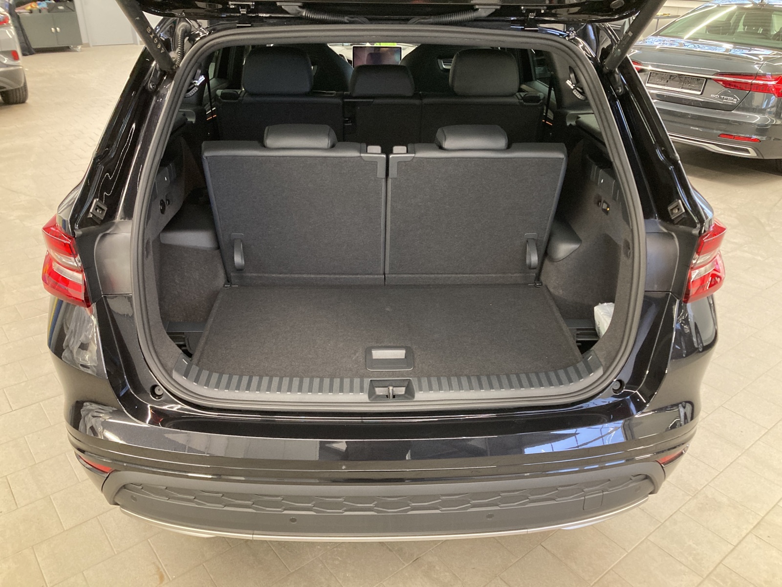 Kodiaq eTSI DSG Sportline Pano DCC HeadUp AHK Alu-20Zoll