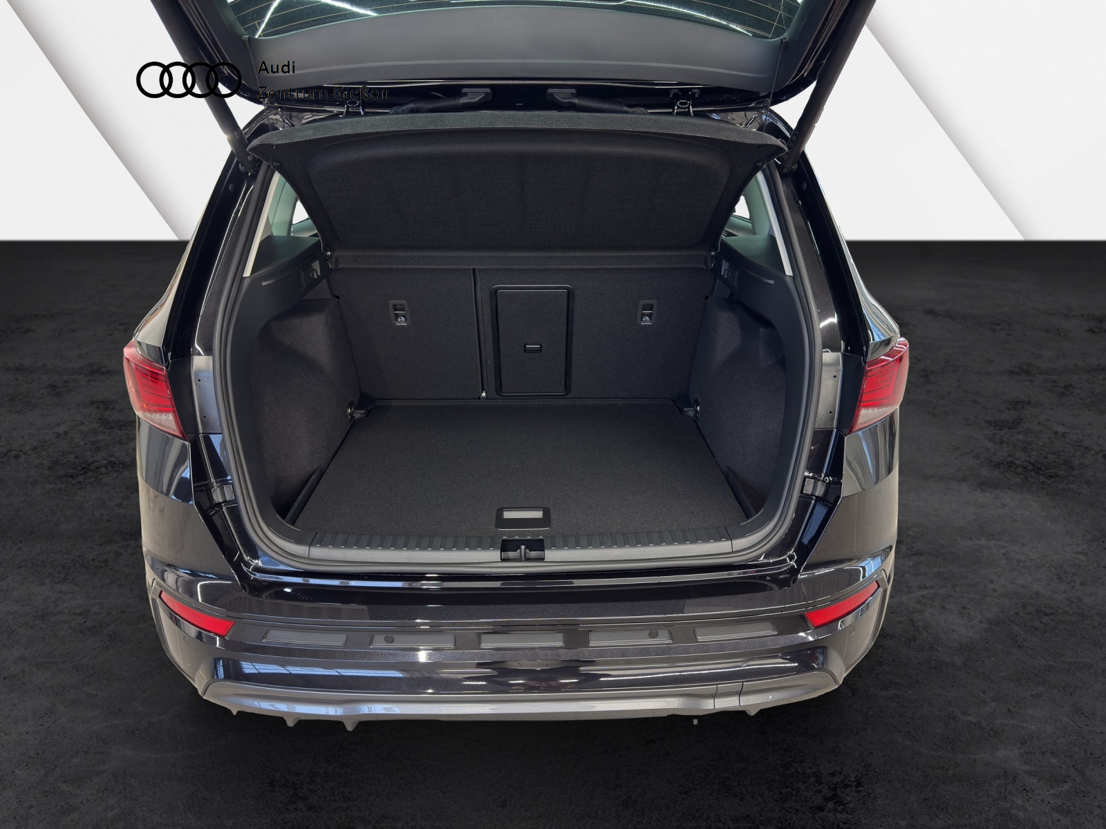 Ateca 1.5 TSI DSG Pano AHK Navi LED ACC Kamera