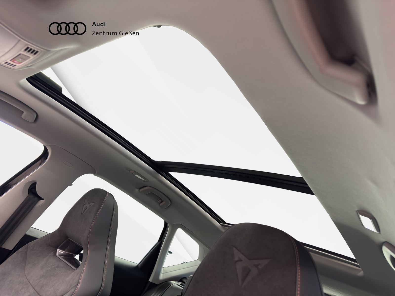 Ateca 1.5 TSI DSG Pano AHK Navi LED ACC Kamera