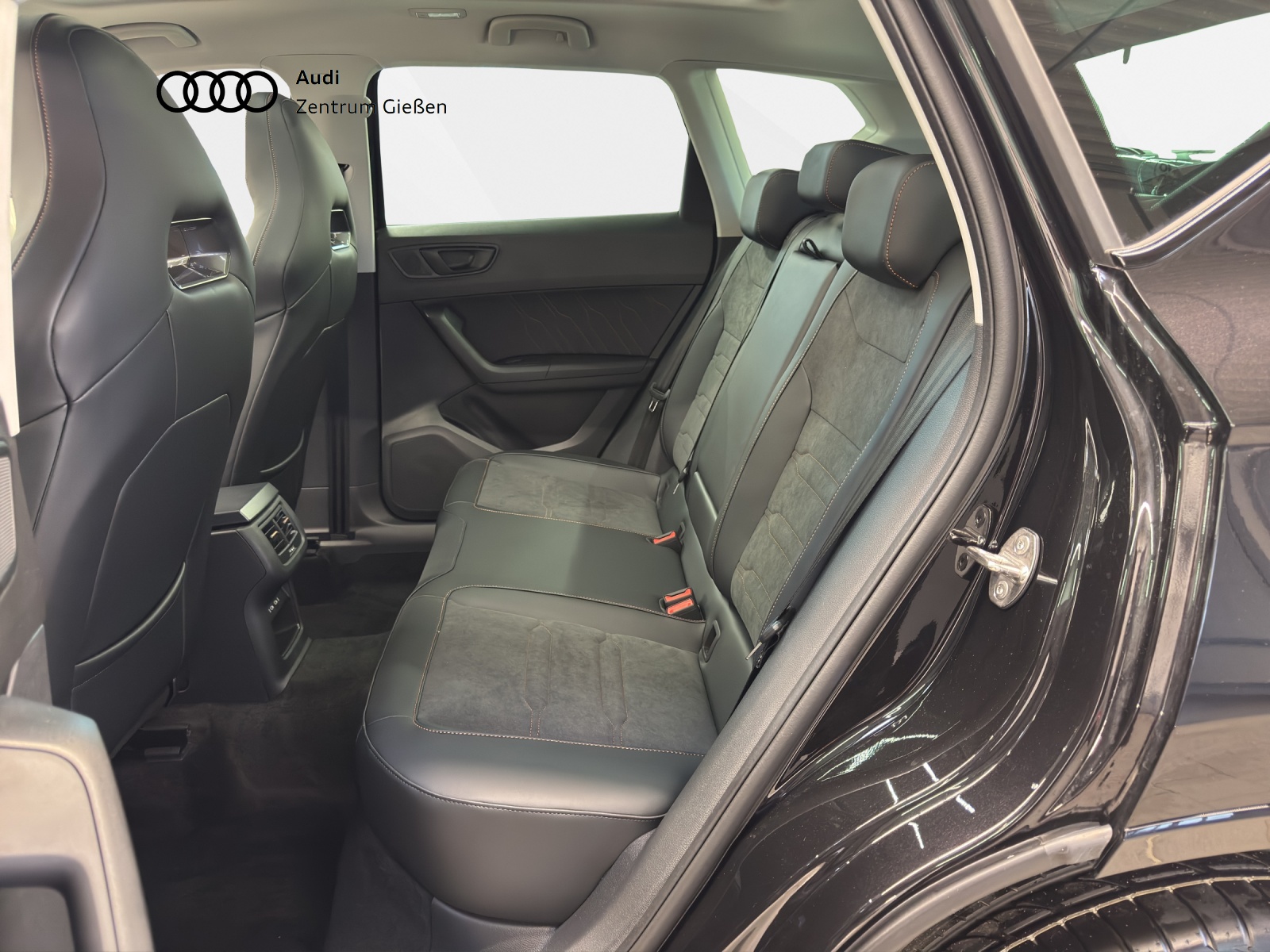 Ateca 1.5 TSI DSG Pano AHK Navi LED ACC Kamera