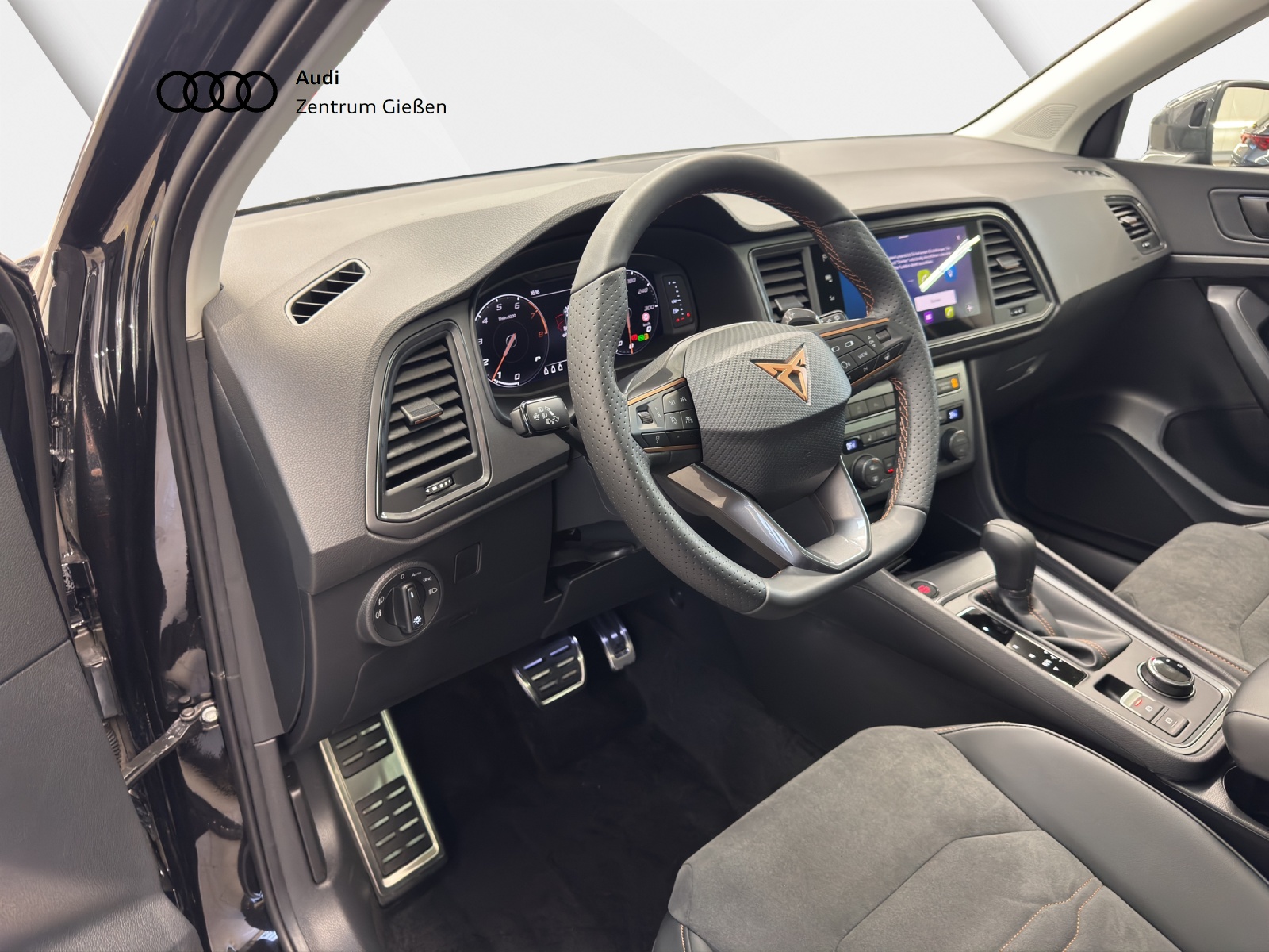 Ateca 1.5 TSI DSG Pano AHK Navi LED ACC Kamera