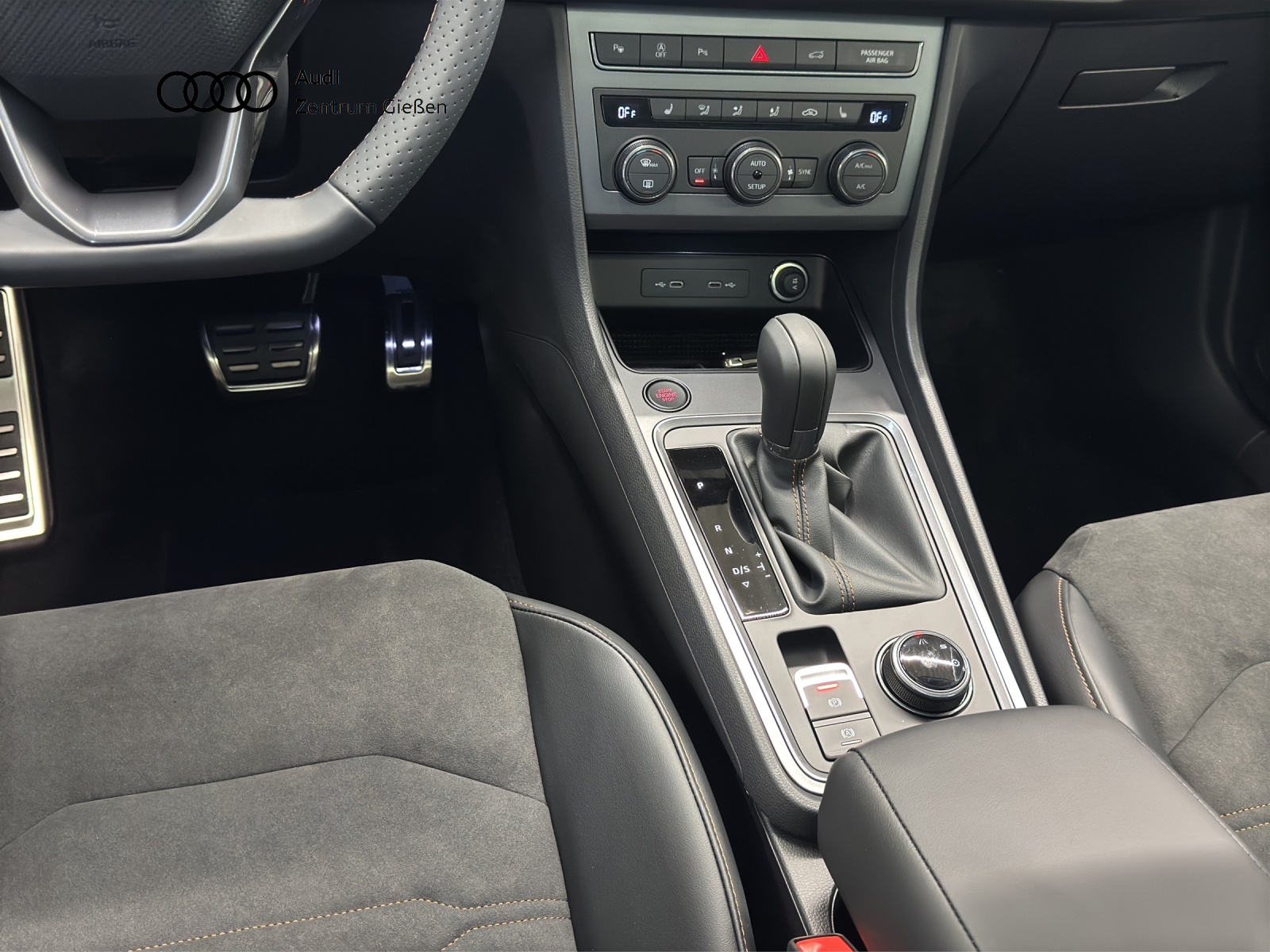 Ateca 1.5 TSI DSG Pano AHK Navi LED ACC Kamera