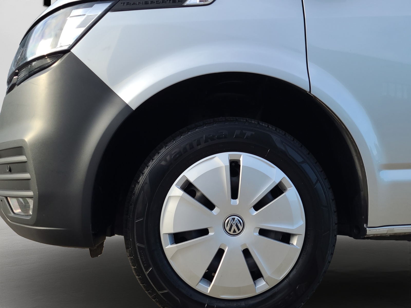 T6.1 Transporter Kasten TDI Klima Navi Standheizung GRA