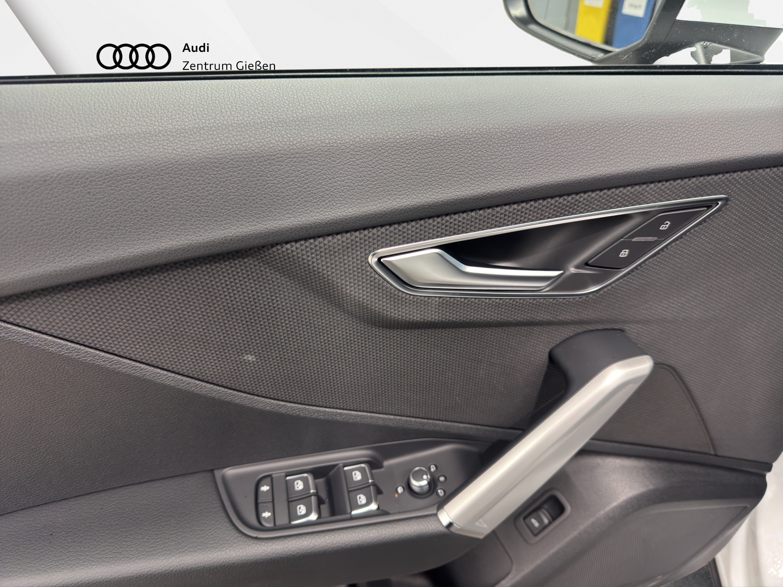 Q2 35 TFSI S-tronic advanced black AHK Navi Kamera