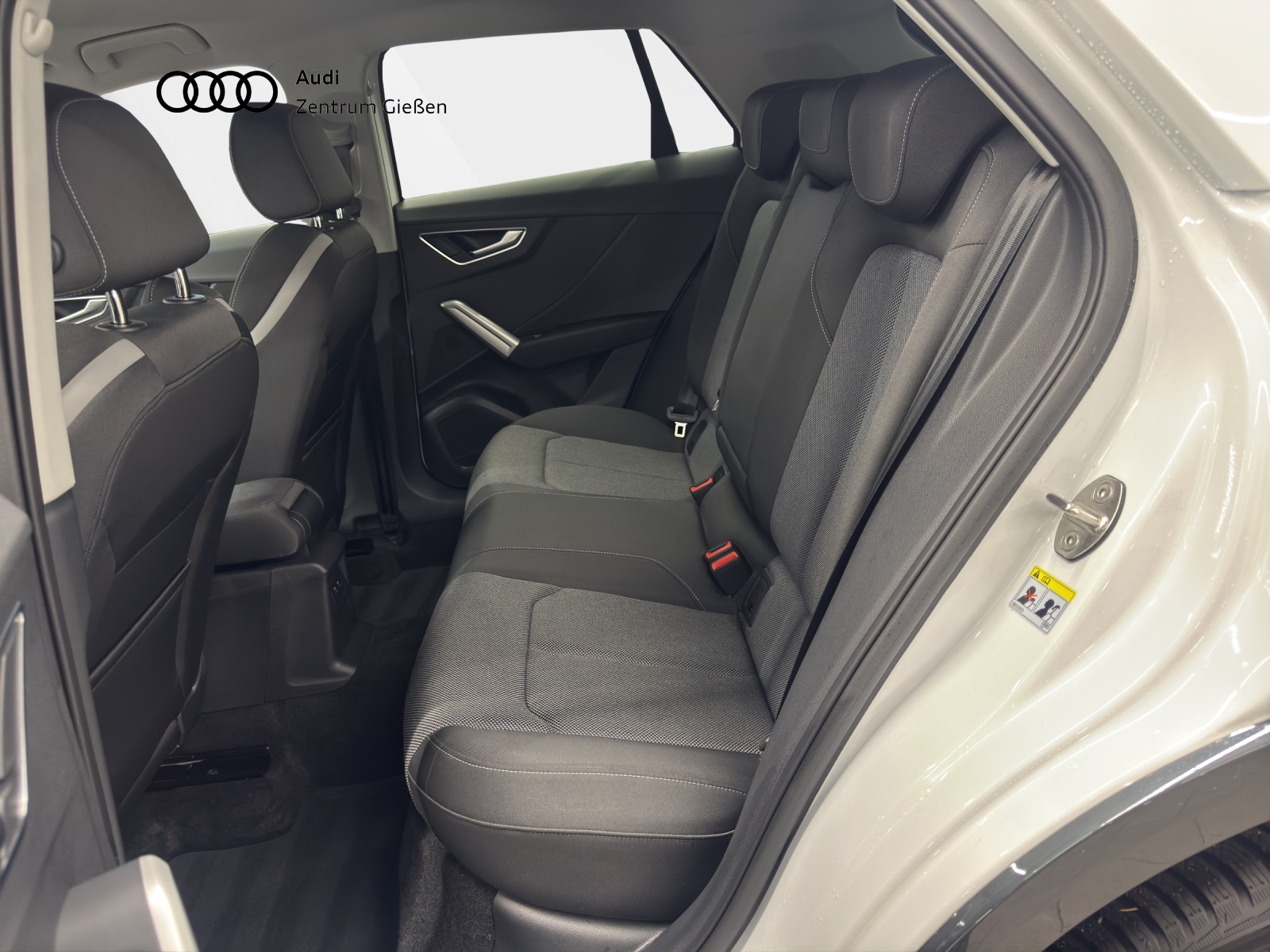 Q2 35 TFSI S-tronic advanced black AHK Navi Kamera