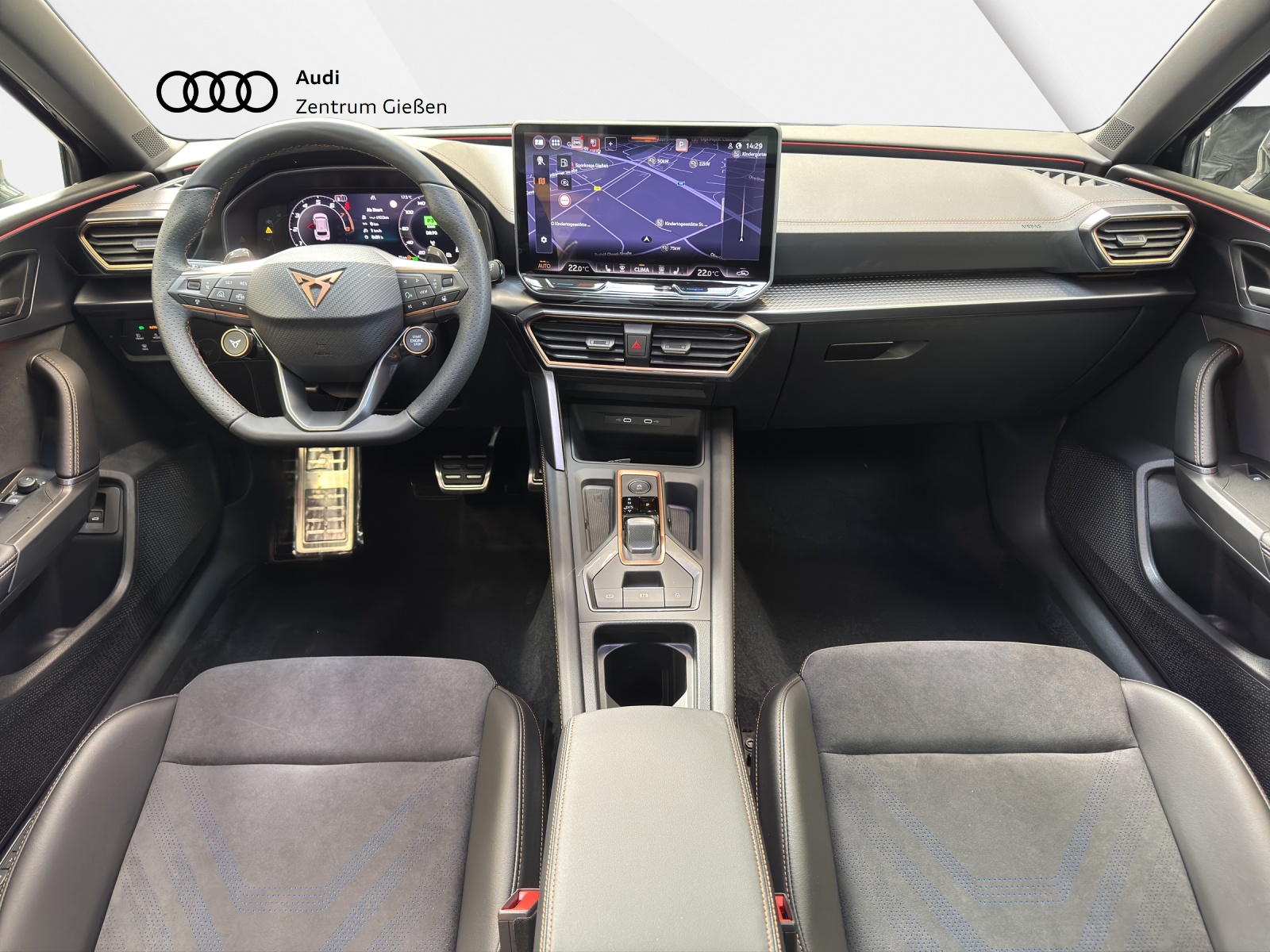 Leon Sportstourer 2.0 TSI 4Drive DSG VZ AHK PANO MATRIX-LED Navi ACC DCC