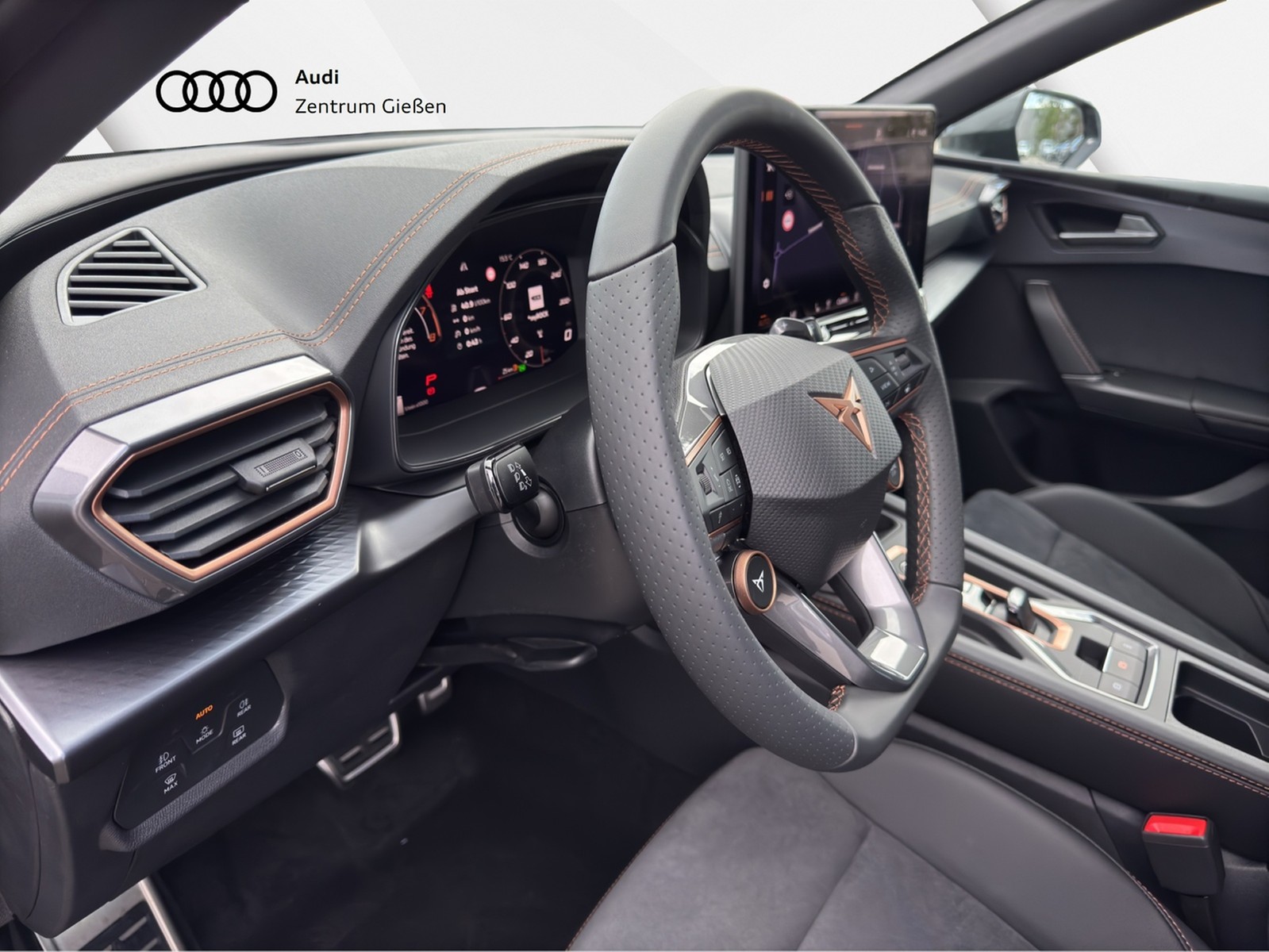 Leon Sportstourer 2.0 TSI 4Drive DSG VZ AHK MATRIX-LED Navi ACC DCC