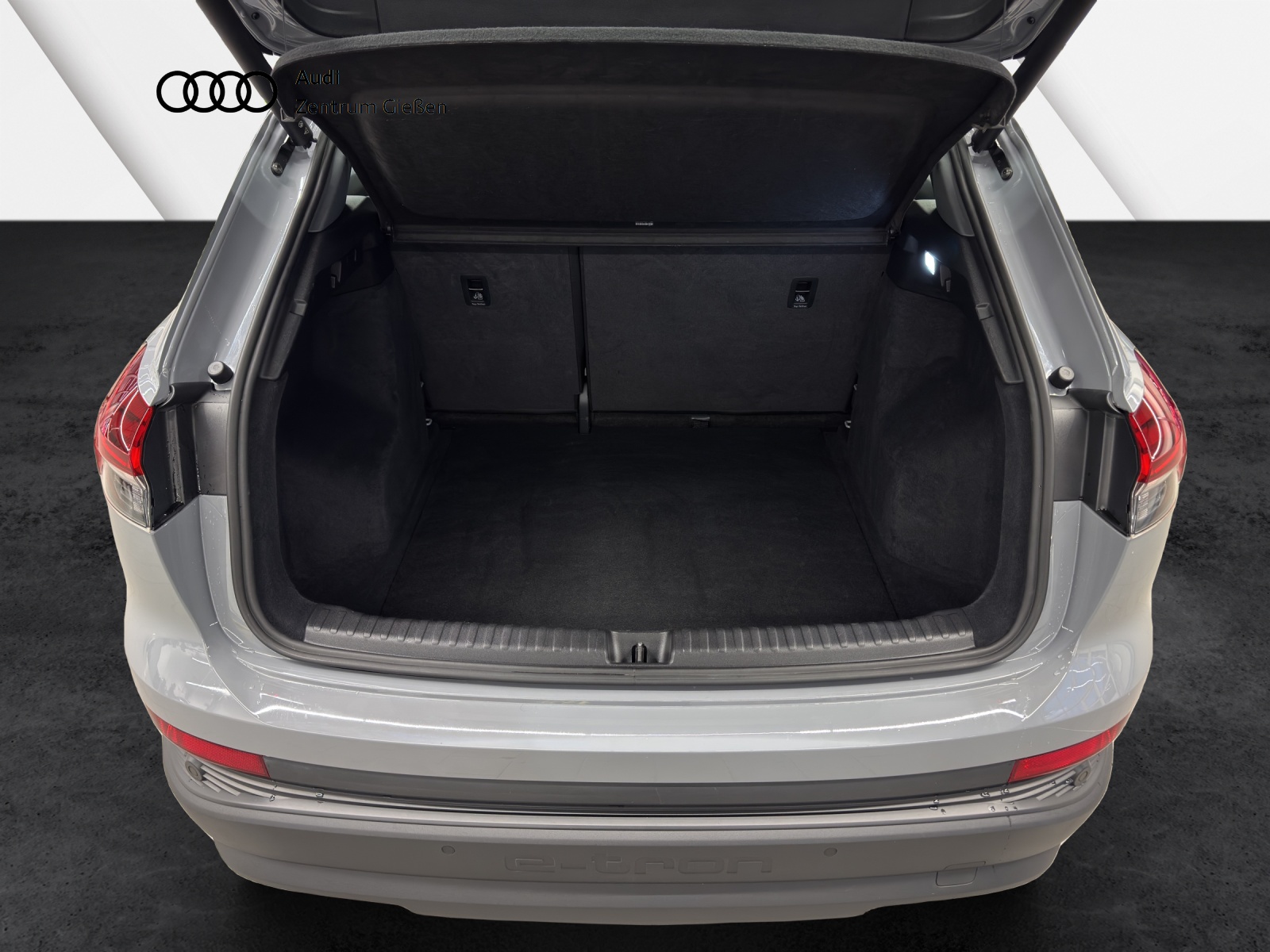 Q4 35 e-tron basis Pano Kamera LED Assistenzpaket plus