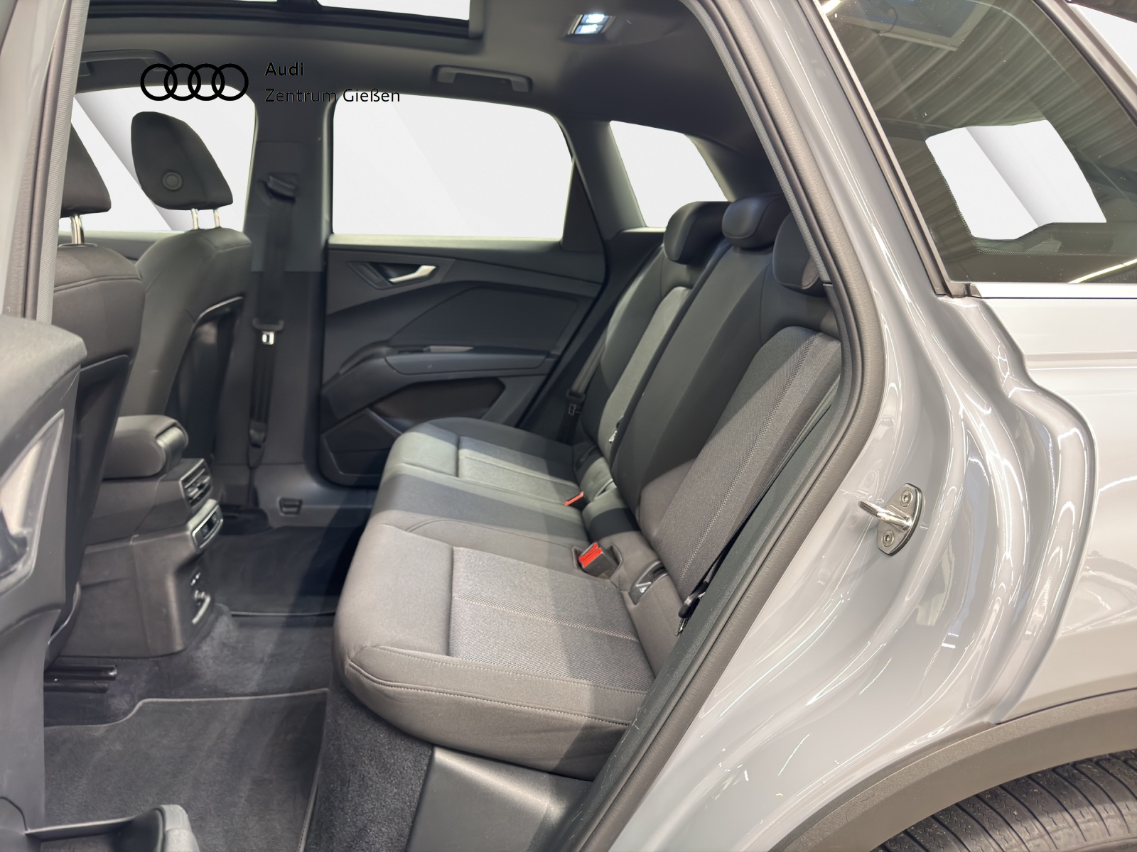 Q4 35 e-tron basis Pano Kamera LED Assistenzpaket plus