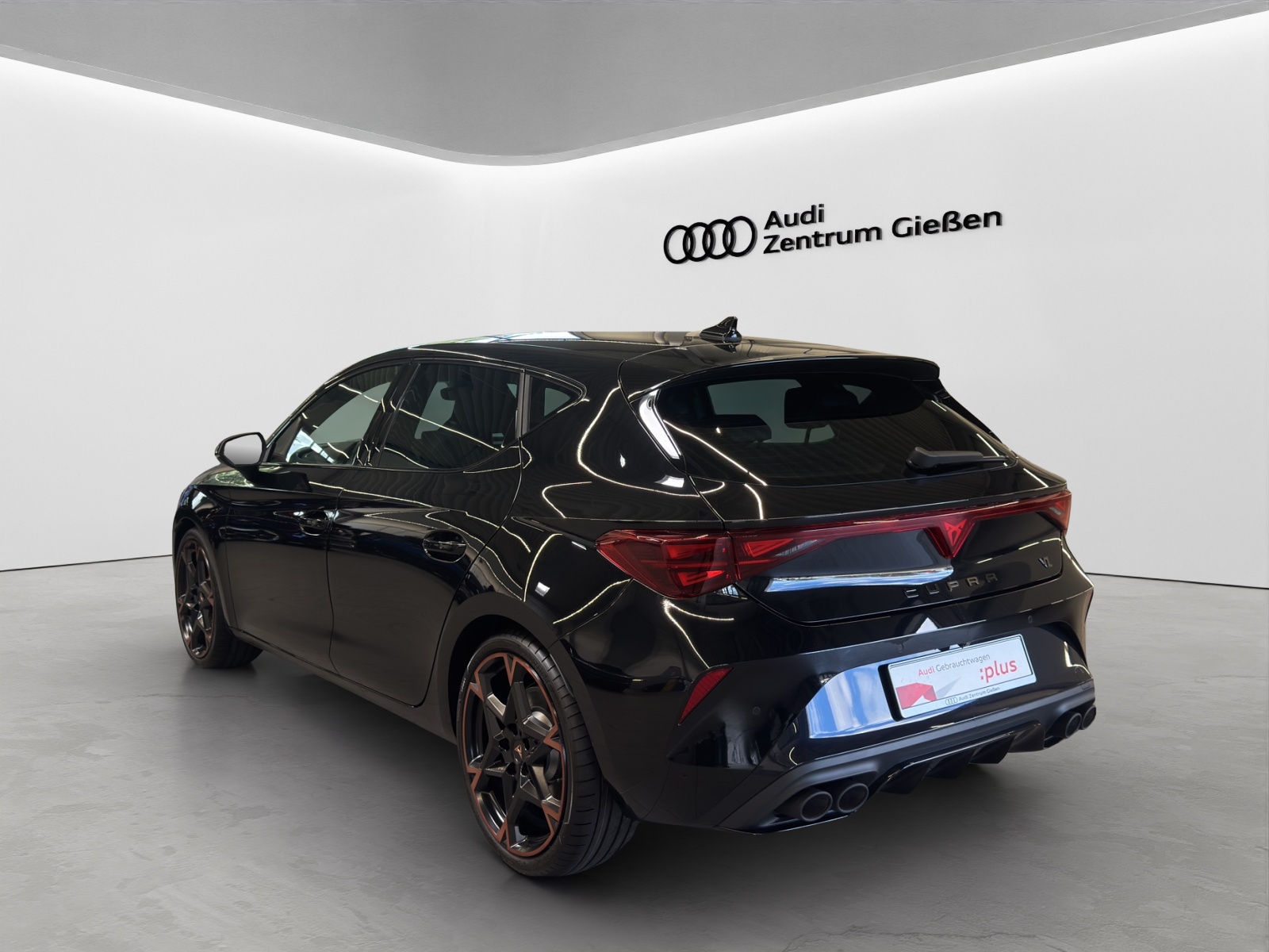 Leon 2.0 TSI DSG VZ Pano Kamera ACC DCC LED