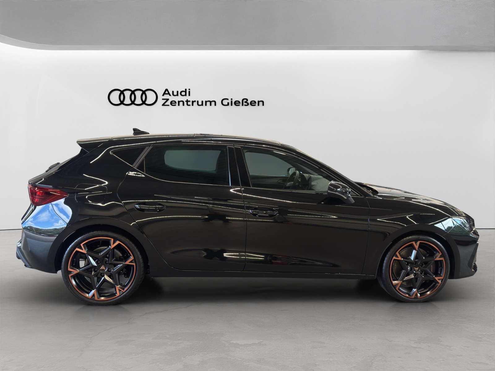 Leon 2.0 TSI DSG VZ Pano Kamera ACC DCC LED