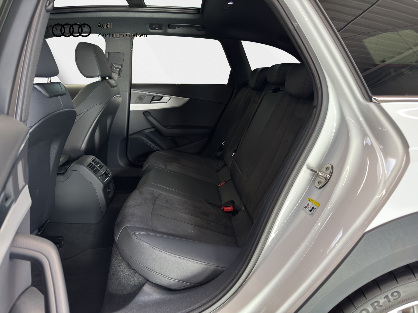 A4 Allroad quattro 40 TDI HuD MATRIX PANO AHK Assistenzpakete