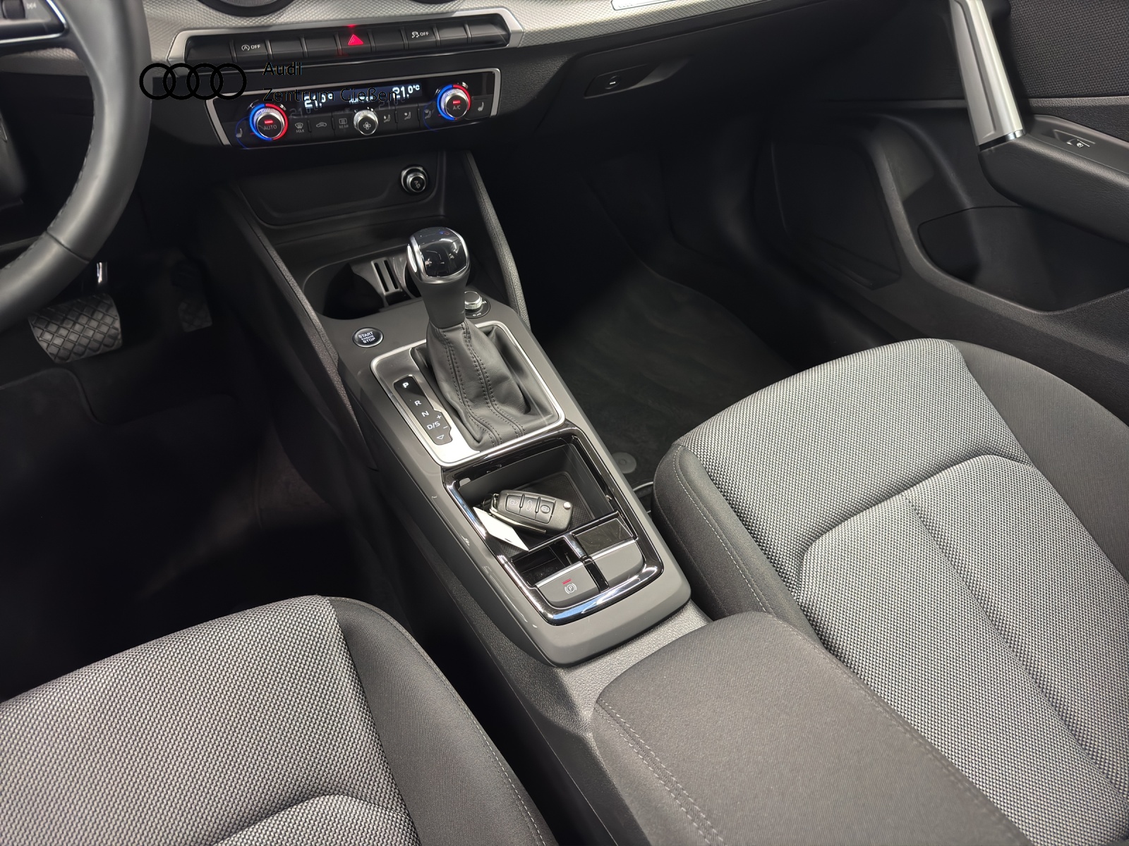 Q2 35 TFSI S-tronic advanced black AHK Matrix-LED Navi Plus