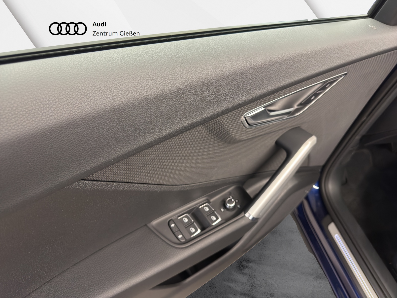 Q2 35 TFSI S-tronic advanced black AHK Matrix-LED Navi Plus