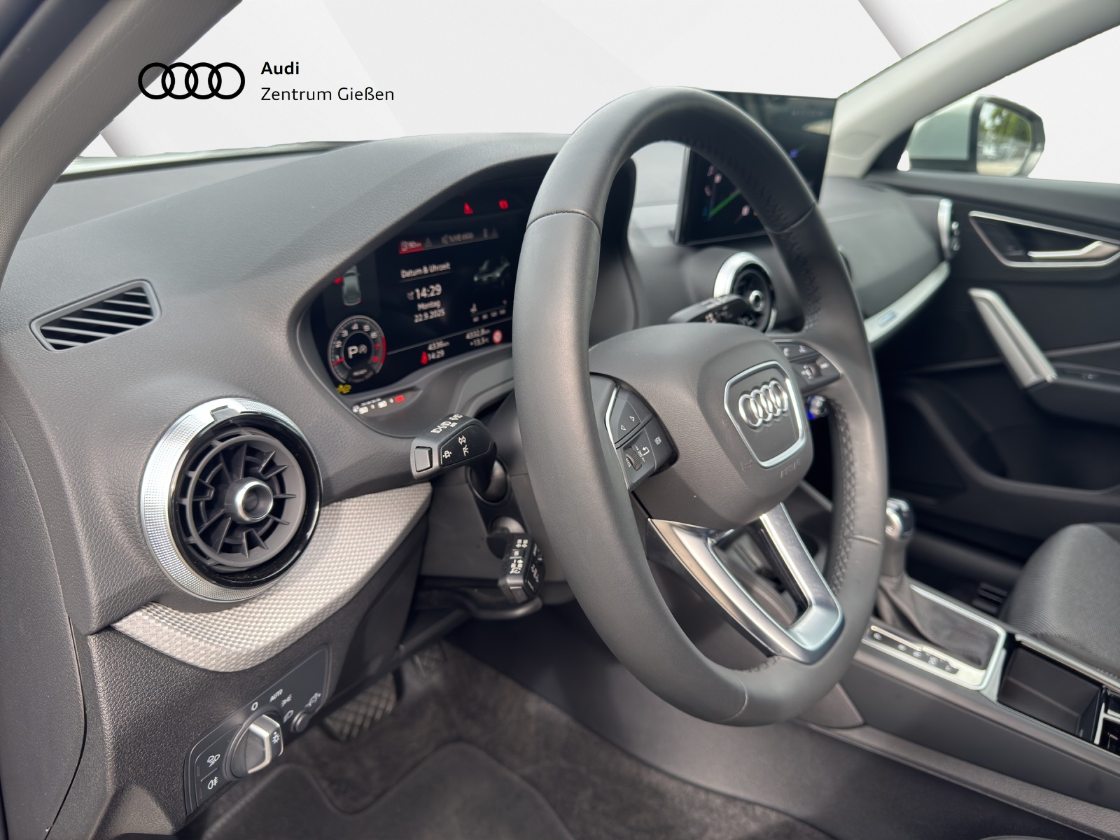 Q2 35 TFSI S-tronic advanced black AHK Matrix-LED Navi Plus