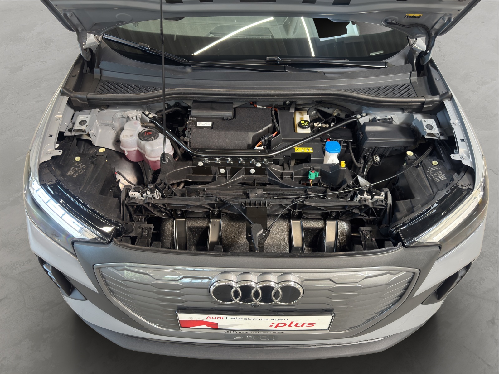 Q4 e-tron 40 basis AHK Navi Assistenzpaket