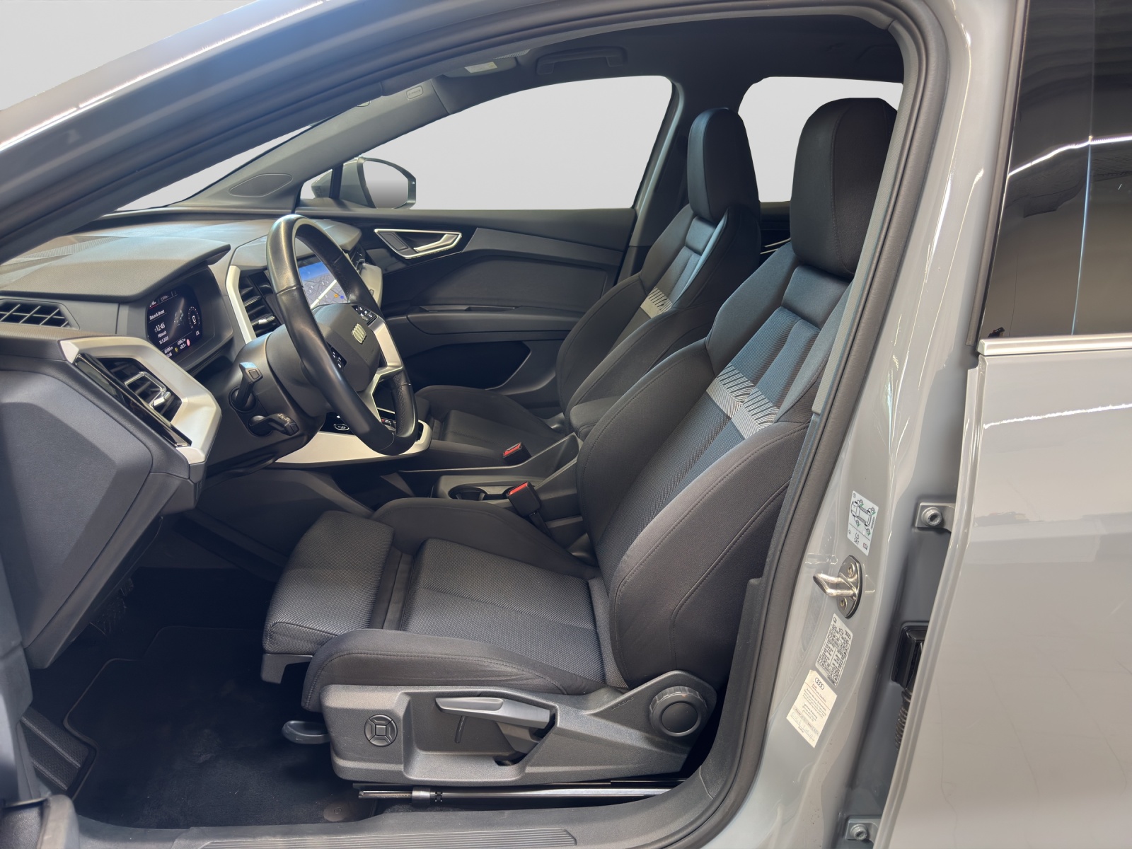 Q4 e-tron 40 basis AHK Navi Assistenzpaket