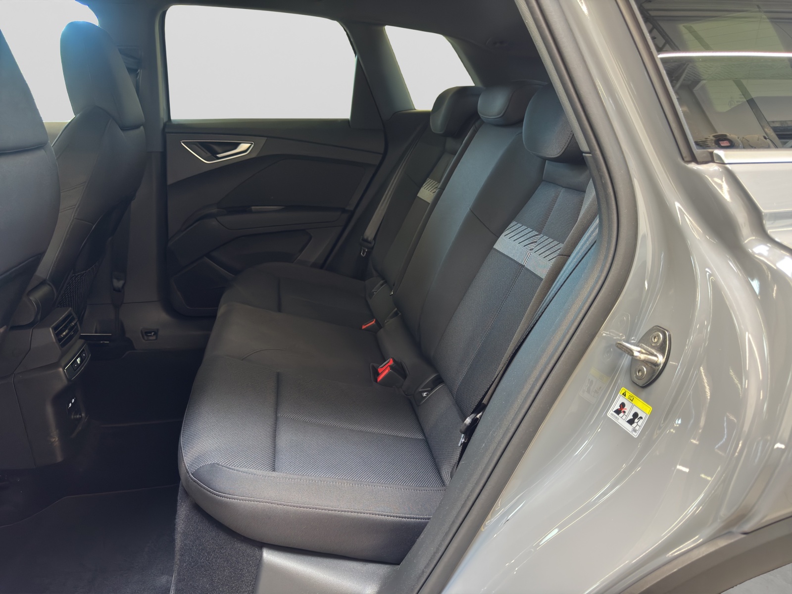 Q4 e-tron 40 basis AHK Navi Assistenzpaket
