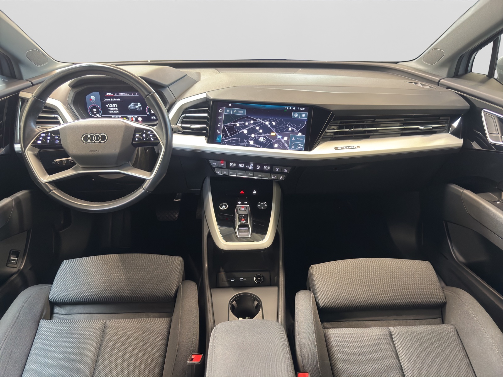 Q4 e-tron 40 basis AHK Navi Assistenzpaket