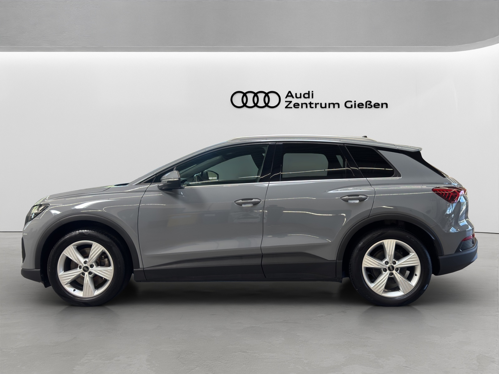 Q4 e-tron 40 basis AHK Navi Assistenzpaket
