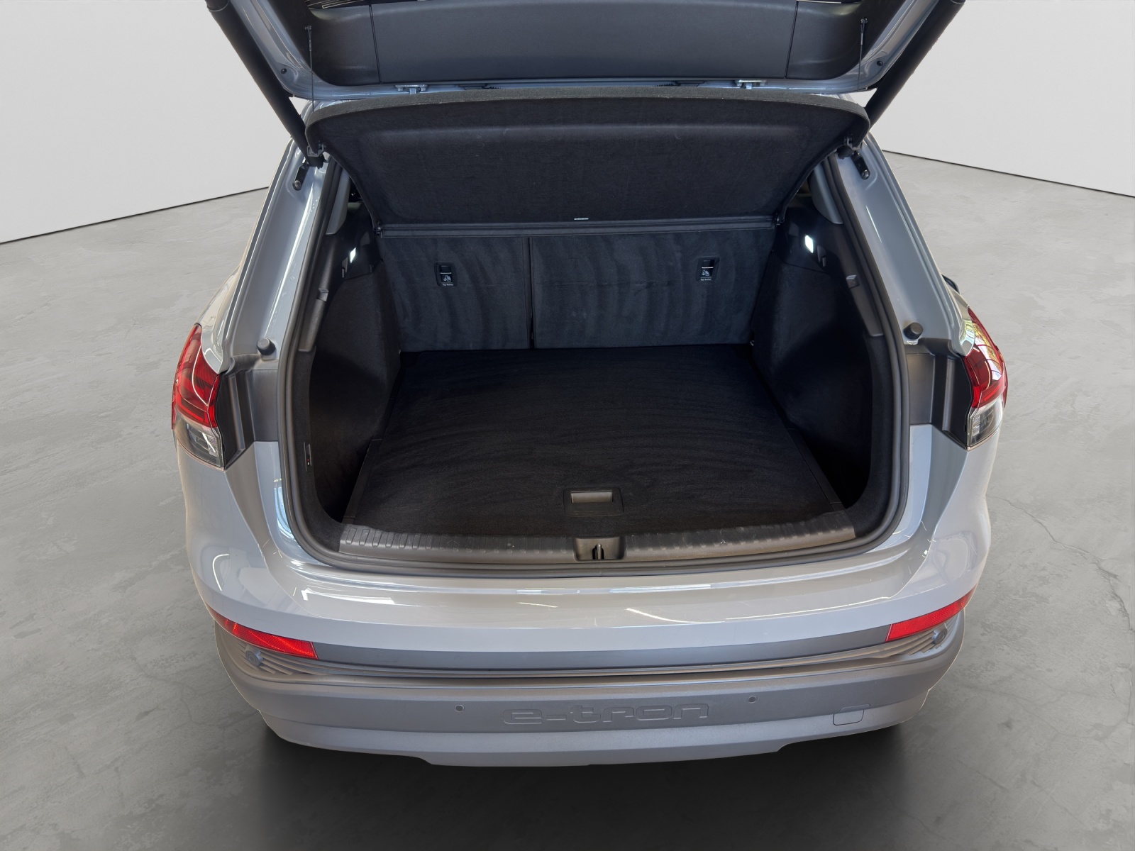 Q4 e-tron 40 basis AHK Navi Assistenzpaket