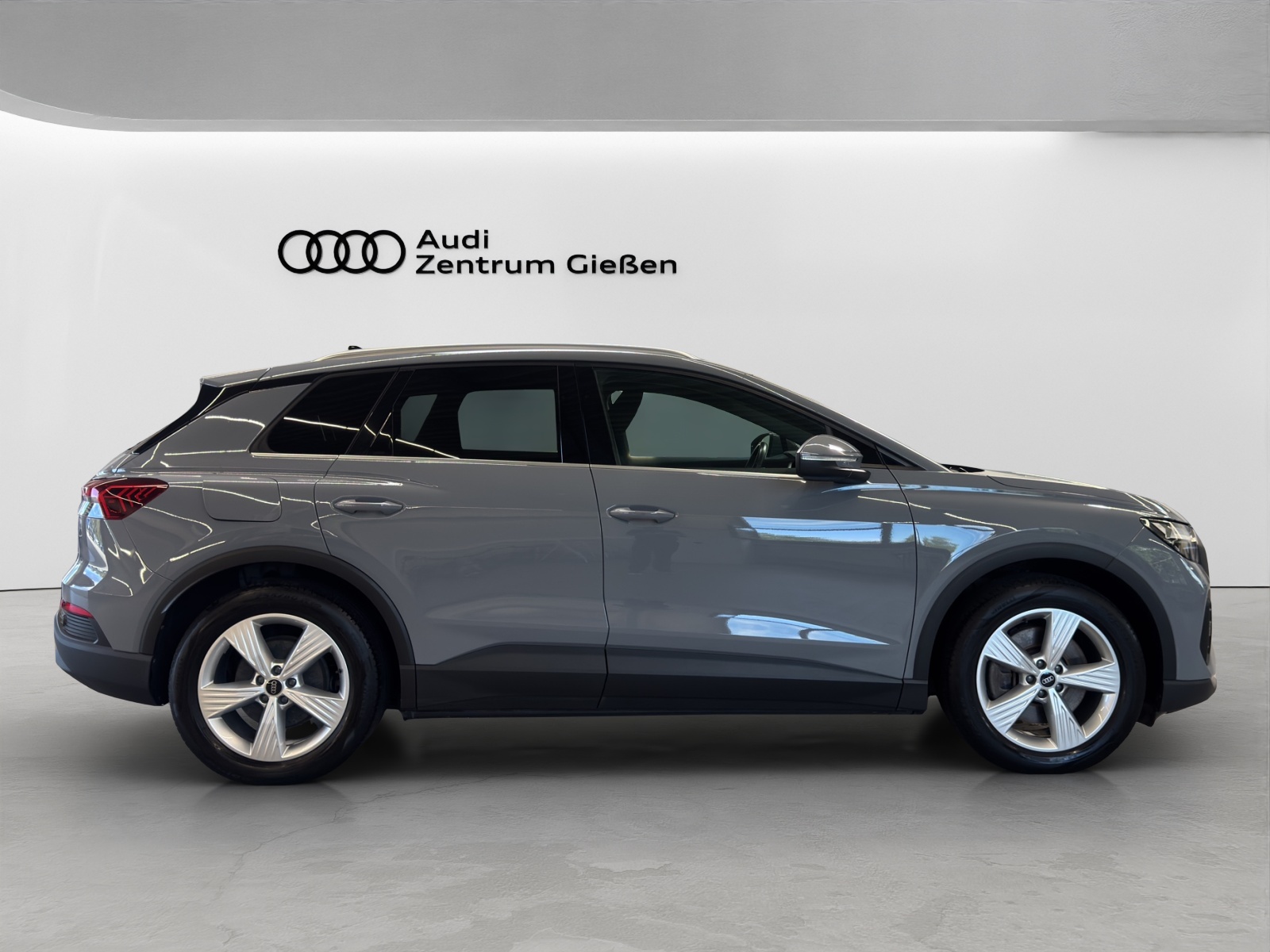 Q4 e-tron 40 basis AHK Navi Assistenzpaket