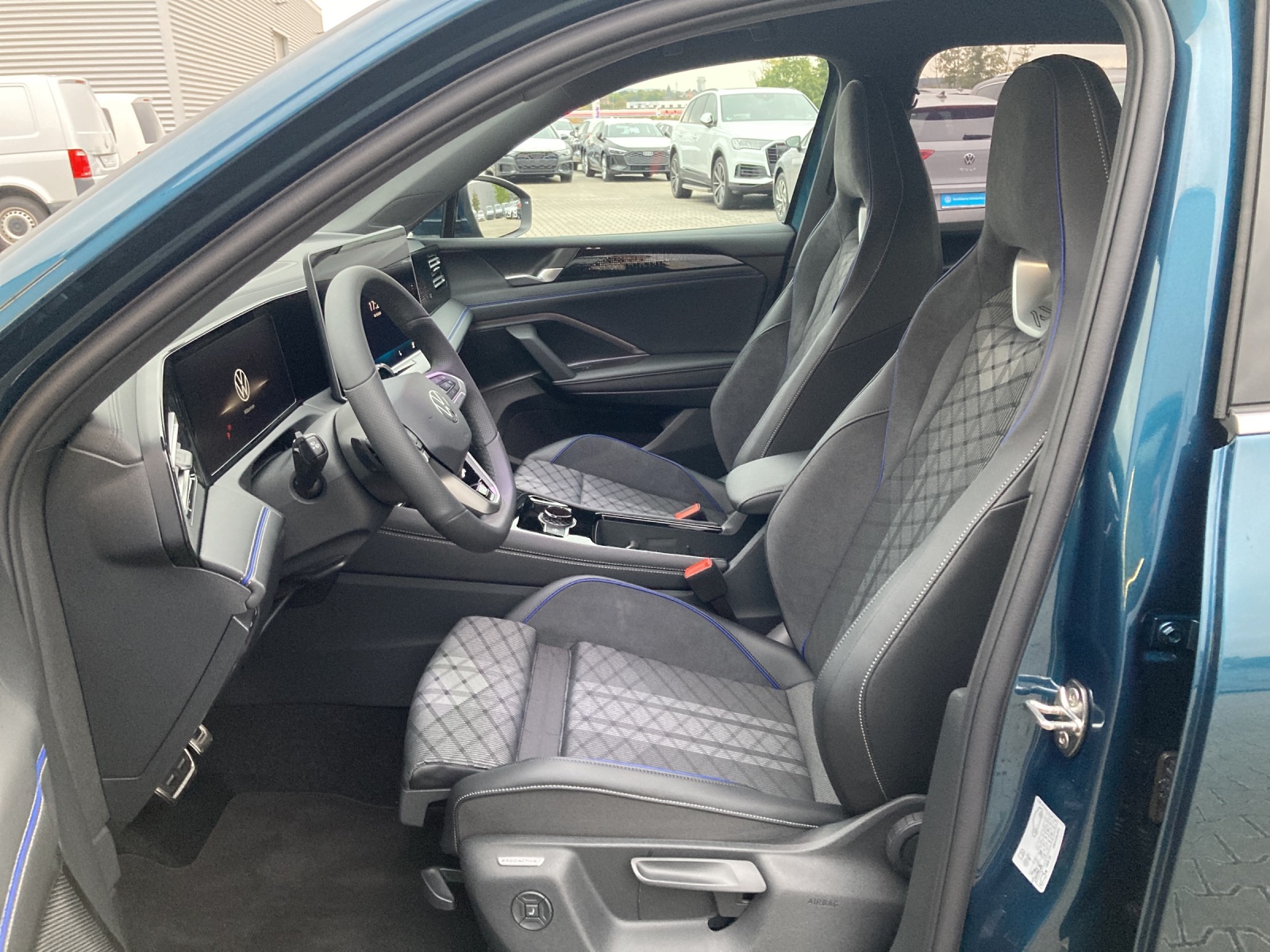 Tiguan eTSI DSG R-Line AHK DCC Head-Up ErgoActive