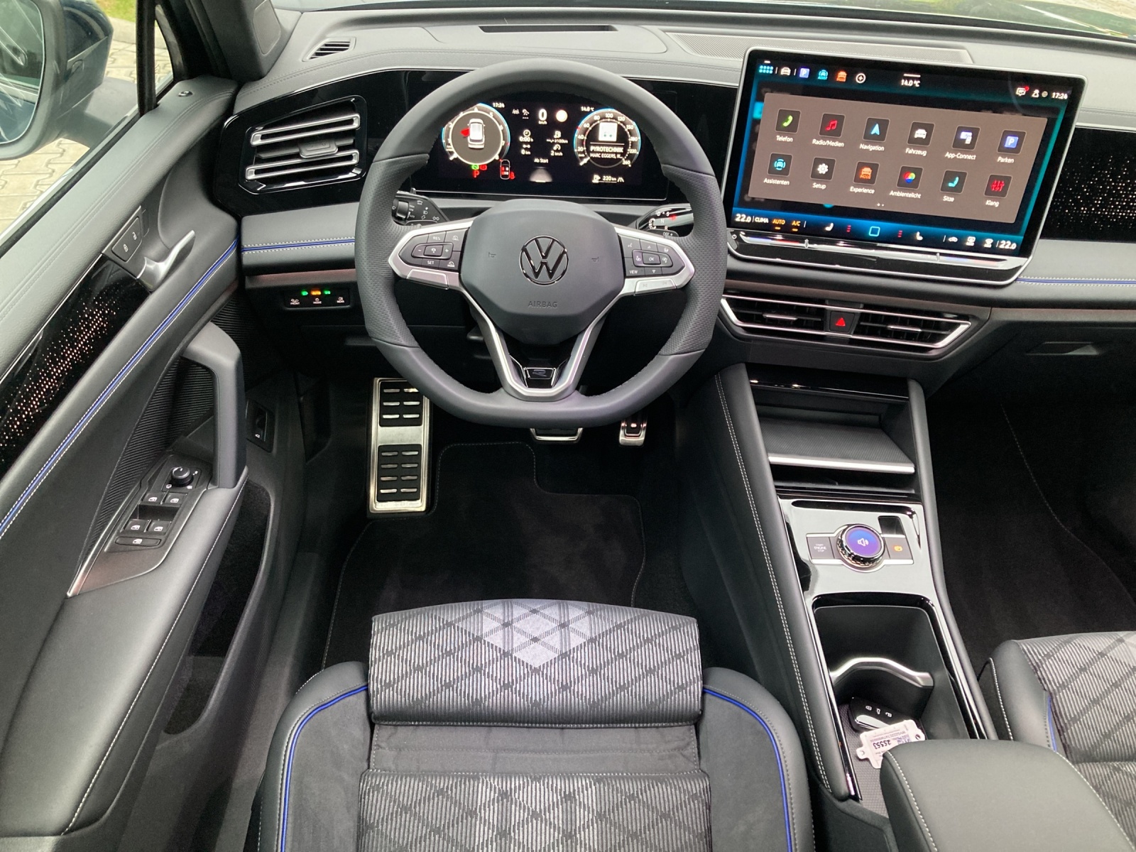 Tiguan eTSI DSG R-Line AHK DCC Head-Up ErgoActive