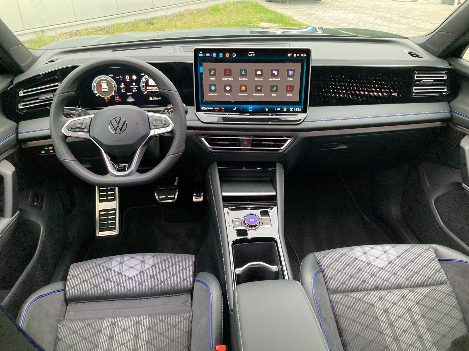 Tiguan eTSI DSG R-Line AHK DCC Head-Up ErgoActive