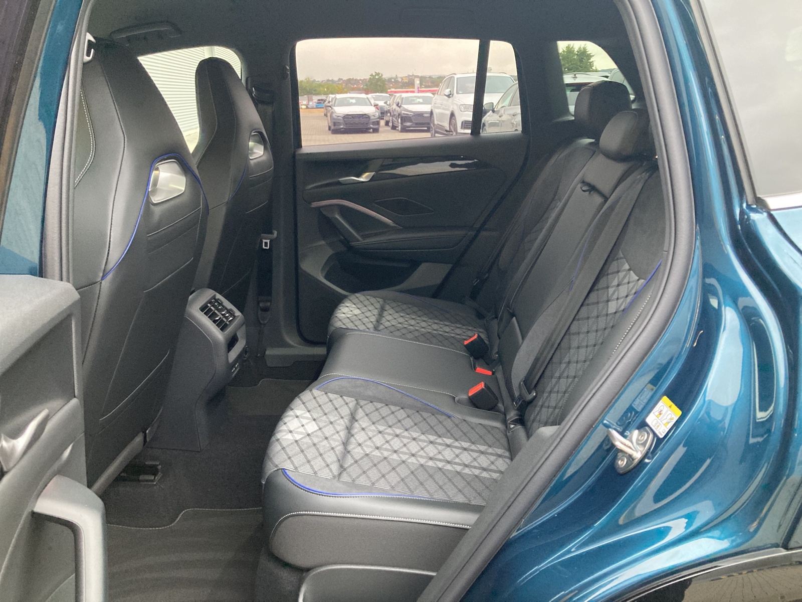 Tiguan eTSI DSG R-Line AHK DCC Head-Up ErgoActive