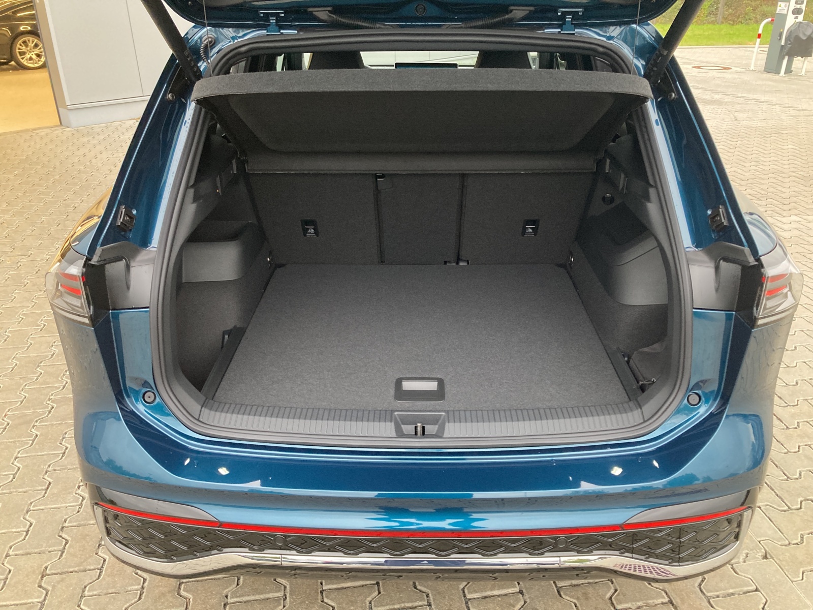 Tiguan eTSI DSG R-Line AHK DCC Head-Up ErgoActive