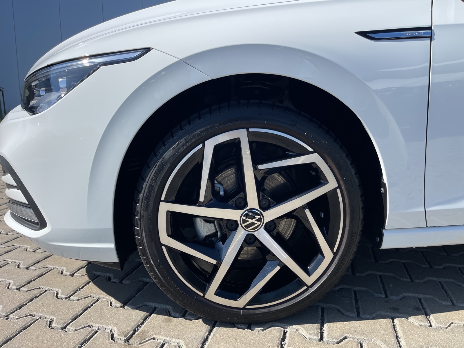 Golf VIII 1.5 eTSI DSG Style Panodach Navi Alu-18Zoll