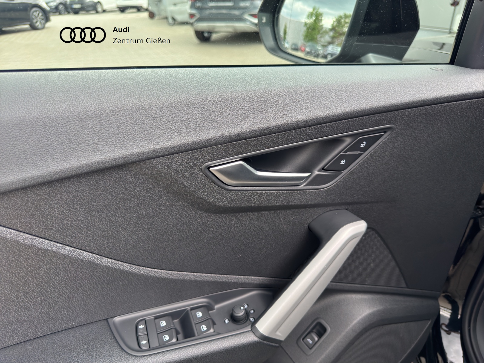 Q2 30 TFSI LED Navi Kamera Assistenzpaket Parken