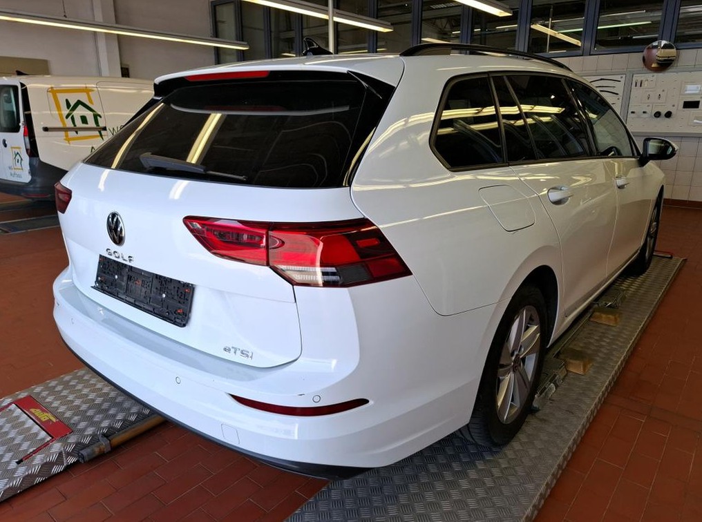 Golf 8 Variant eTSI DSG Life LED ACC Navi Kamera