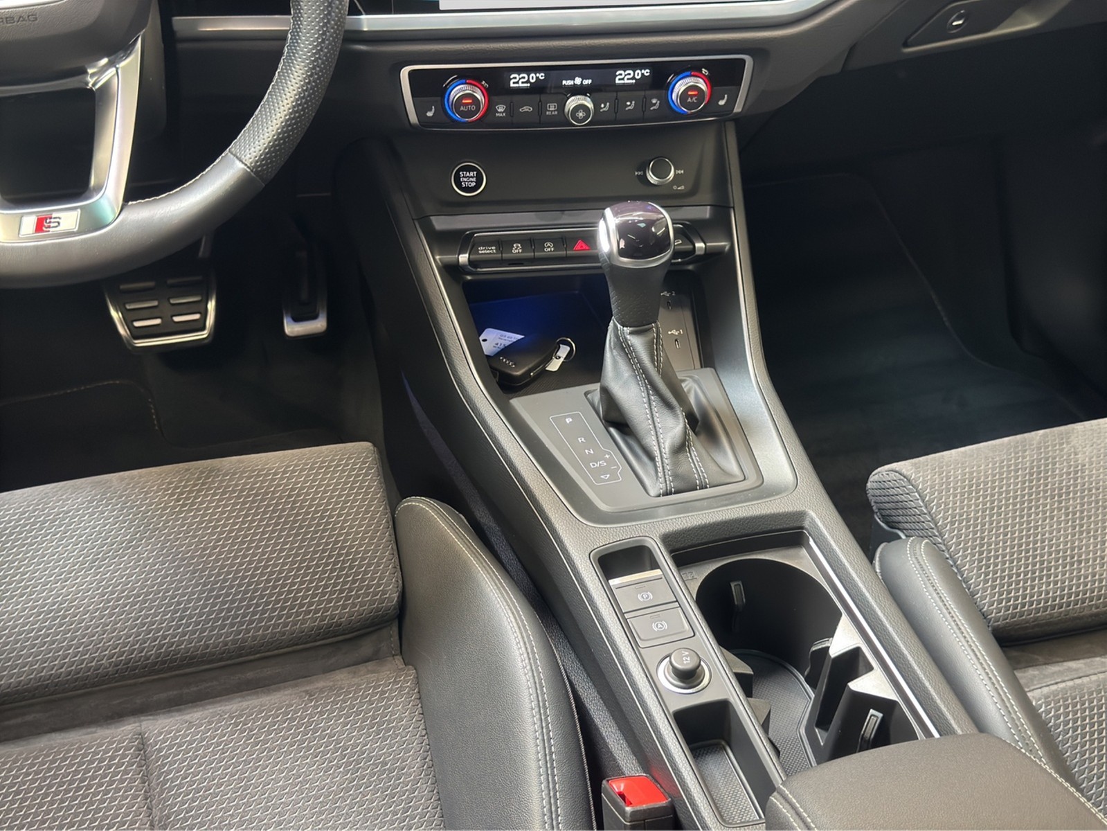 Q3 40 TDI quattro S line Pano SONOS Matrix-LED Standheizung Navi