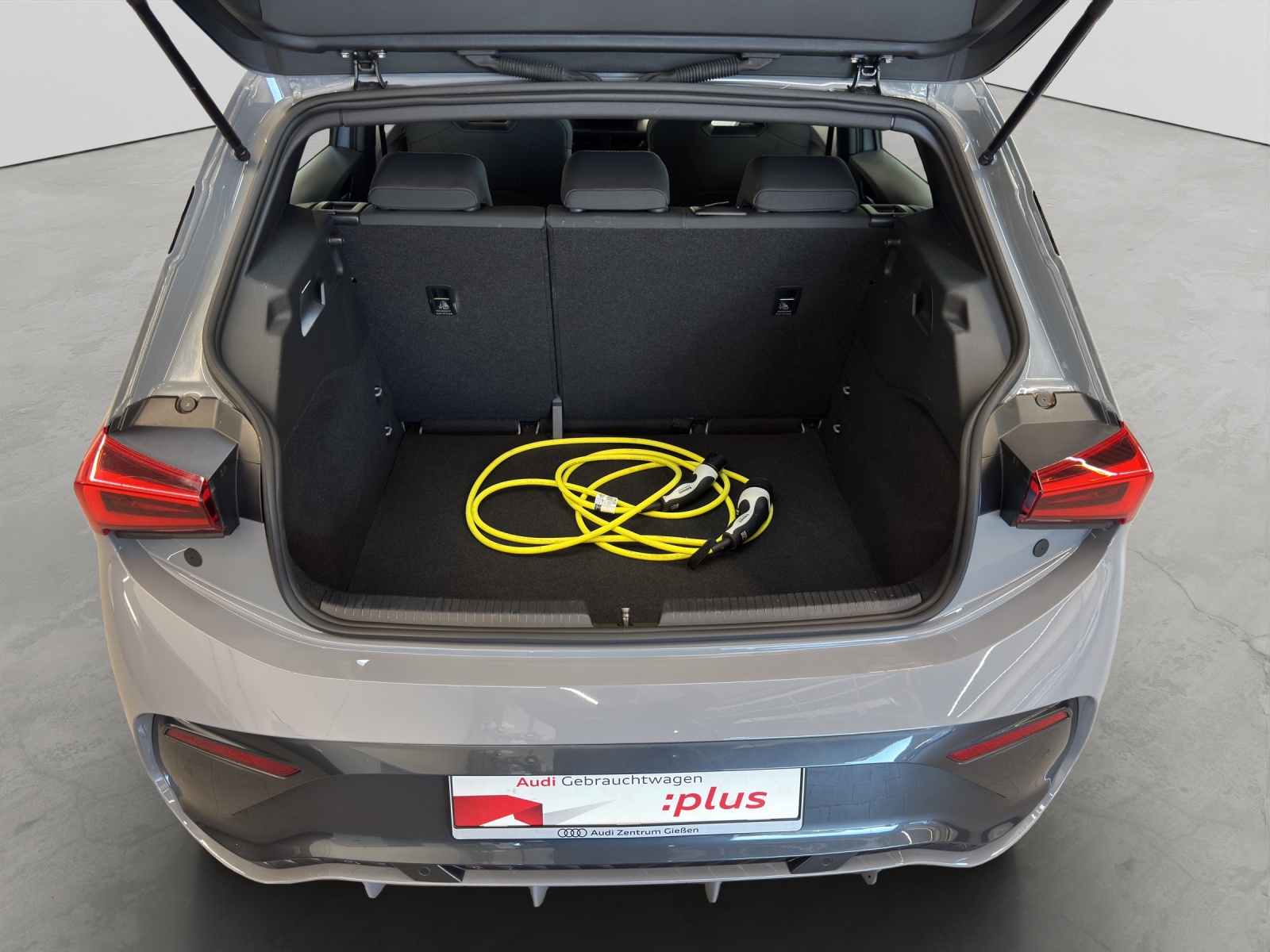 Born 150 kW 62kwh SmartLink LED