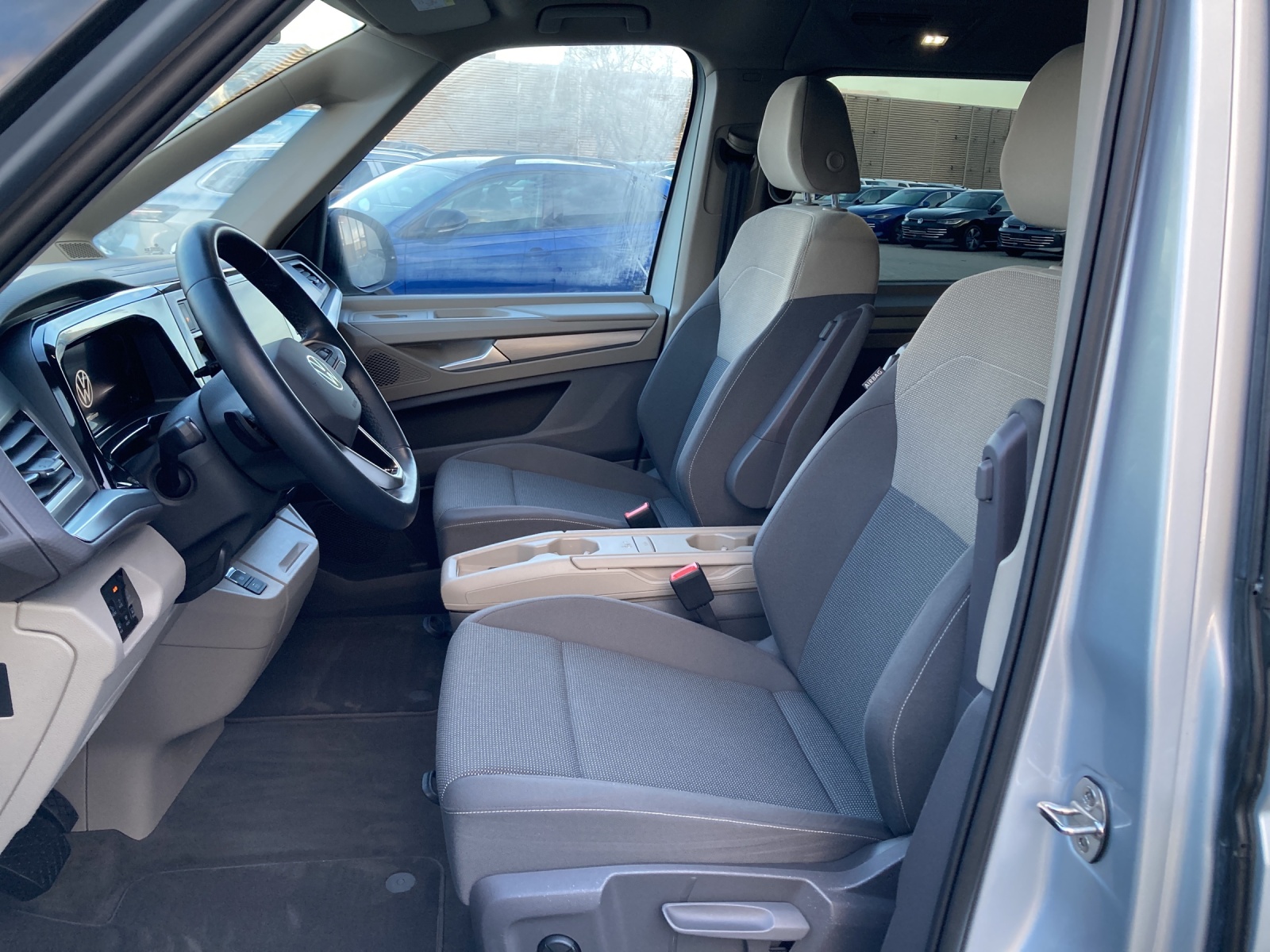 T7 Multivan Life eHybrid KÜ IQ Light Kamera AHK 7 Sitzer Navi Climatronik