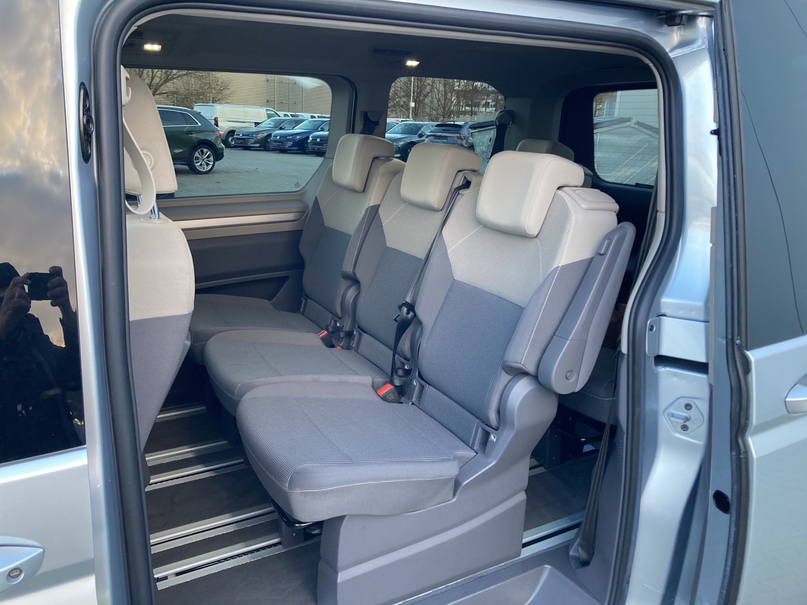 T7 Multivan Life eHybrid KÜ IQ Light Kamera AHK 7 Sitzer Navi Climatronik