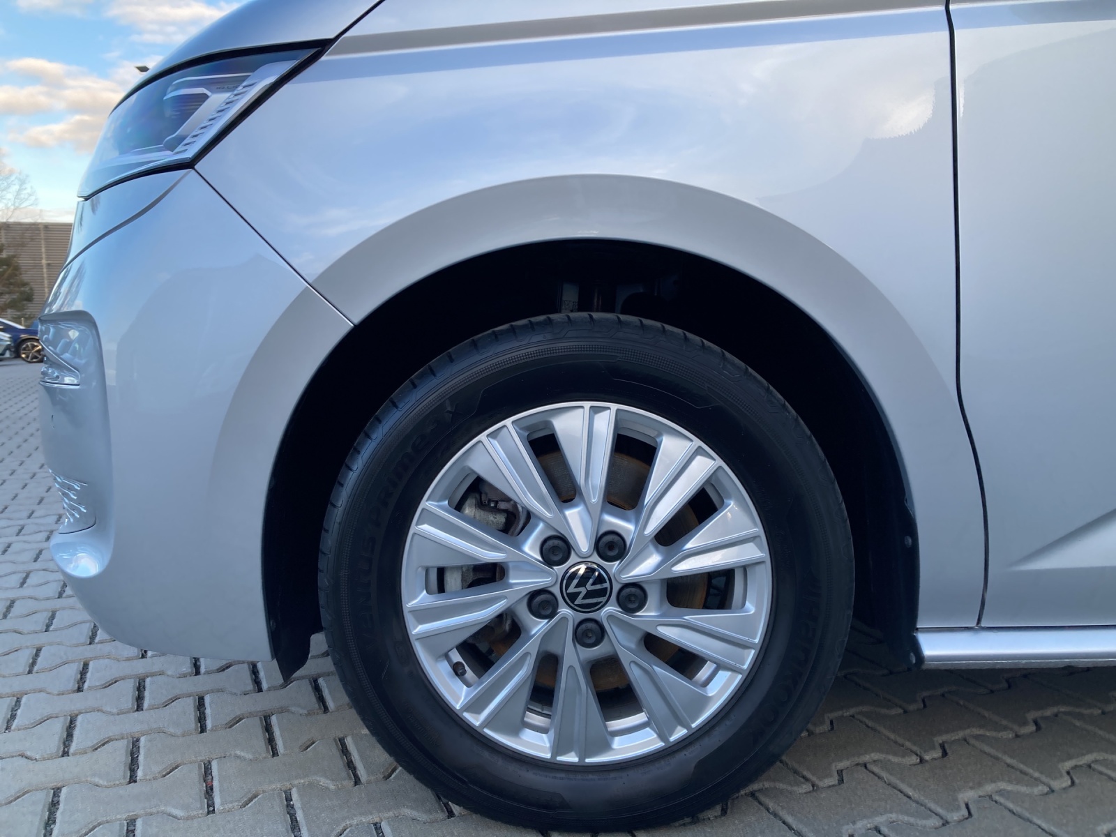 T7 Multivan Life eHybrid KÜ IQ Light Kamera AHK 7 Sitzer Navi Climatronik