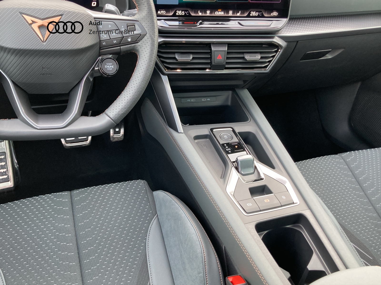 Leon Sportstourer 2.0 TSI VZ Extreme AKEBONO Pano AHK Navi