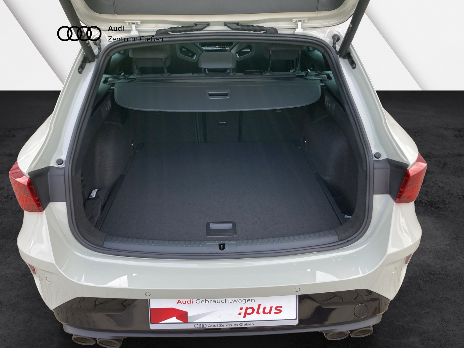 Leon Sportstourer 2.0 TSI VZ Extreme AKEBONO Pano AHK Navi