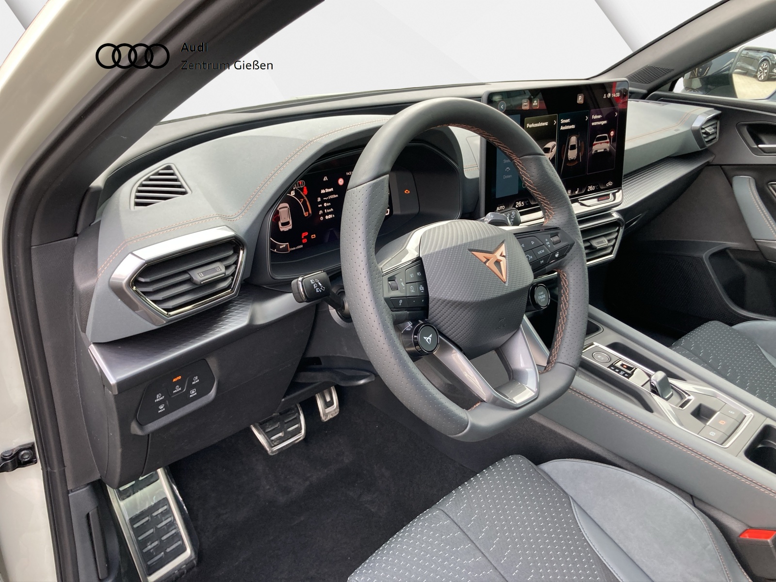 Leon Sportstourer 2.0 TSI VZ Extreme AKEBONO Pano AHK Navi