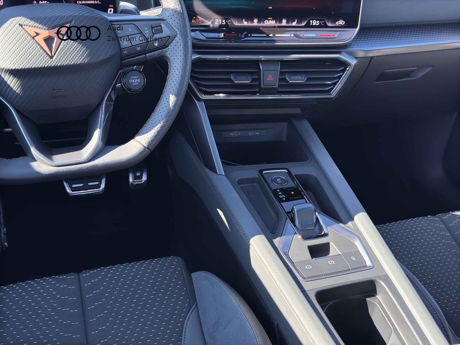 Leon Sportstourer 2.0 TSI VZ Extreme AKEBONO Pano AHK Navi