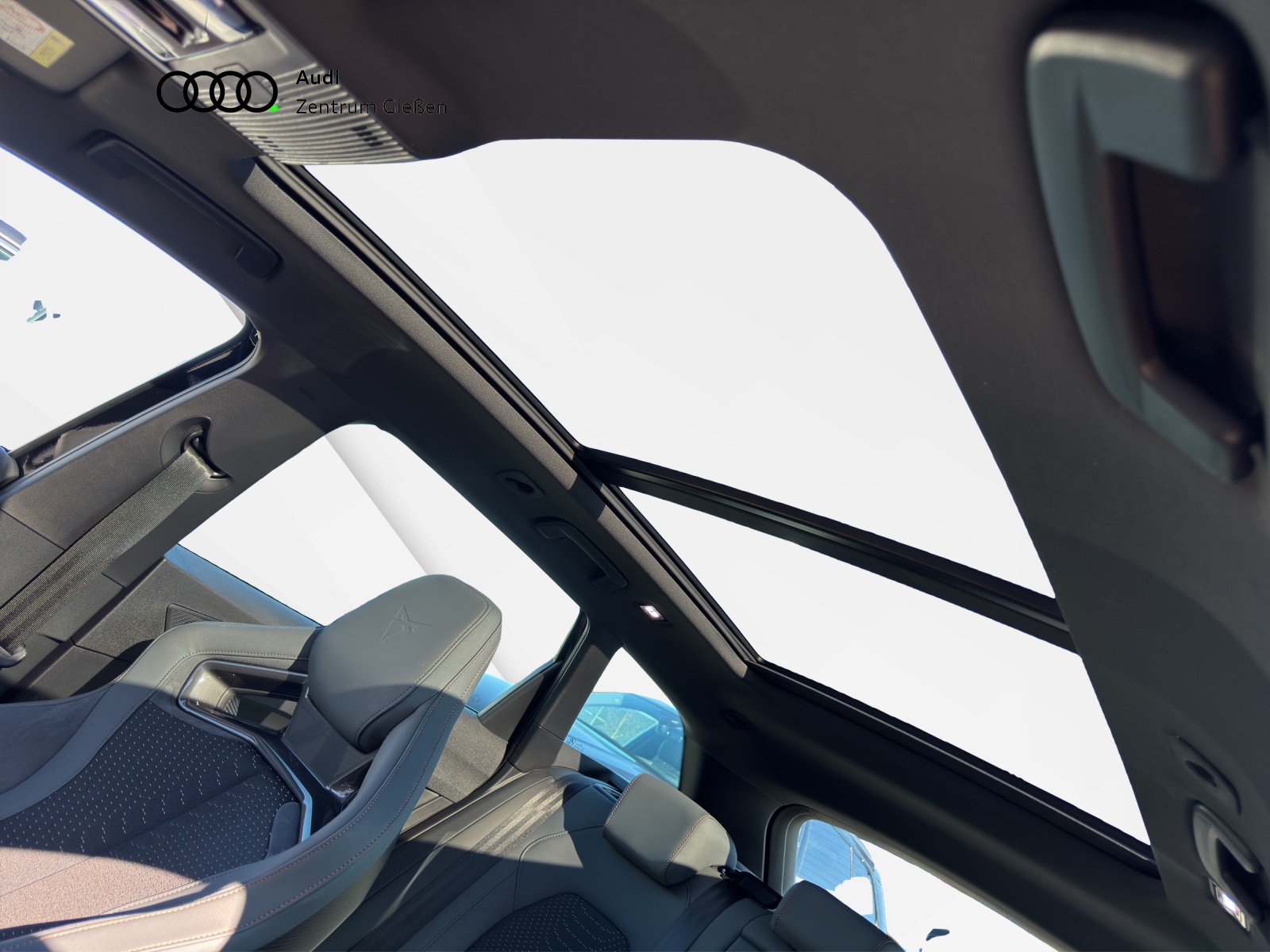 Leon Sportstourer 2.0 TSI VZ Extreme AKEBONO Pano AHK Navi