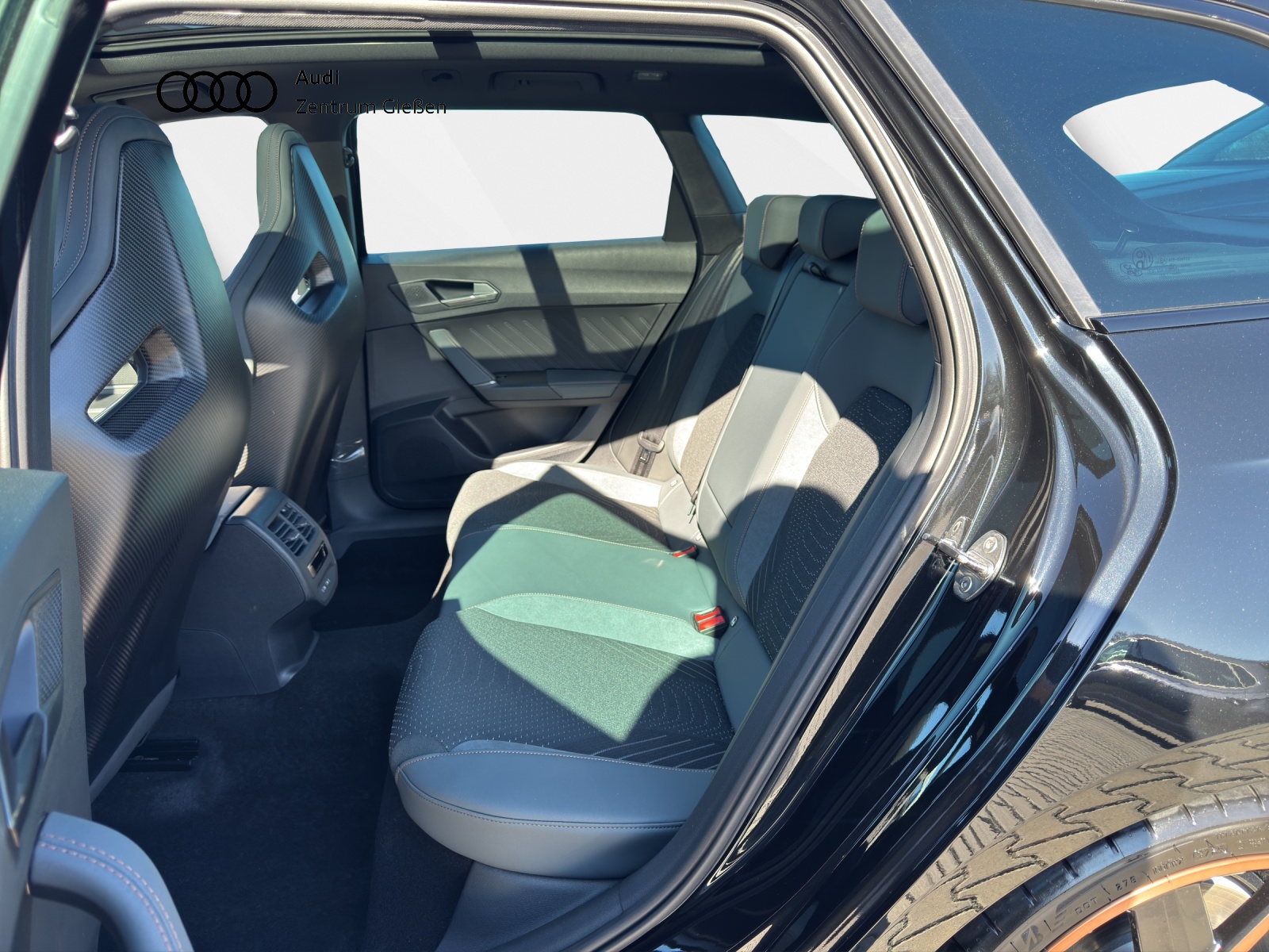 Leon Sportstourer 2.0 TSI VZ Extreme AKEBONO Pano AHK Navi