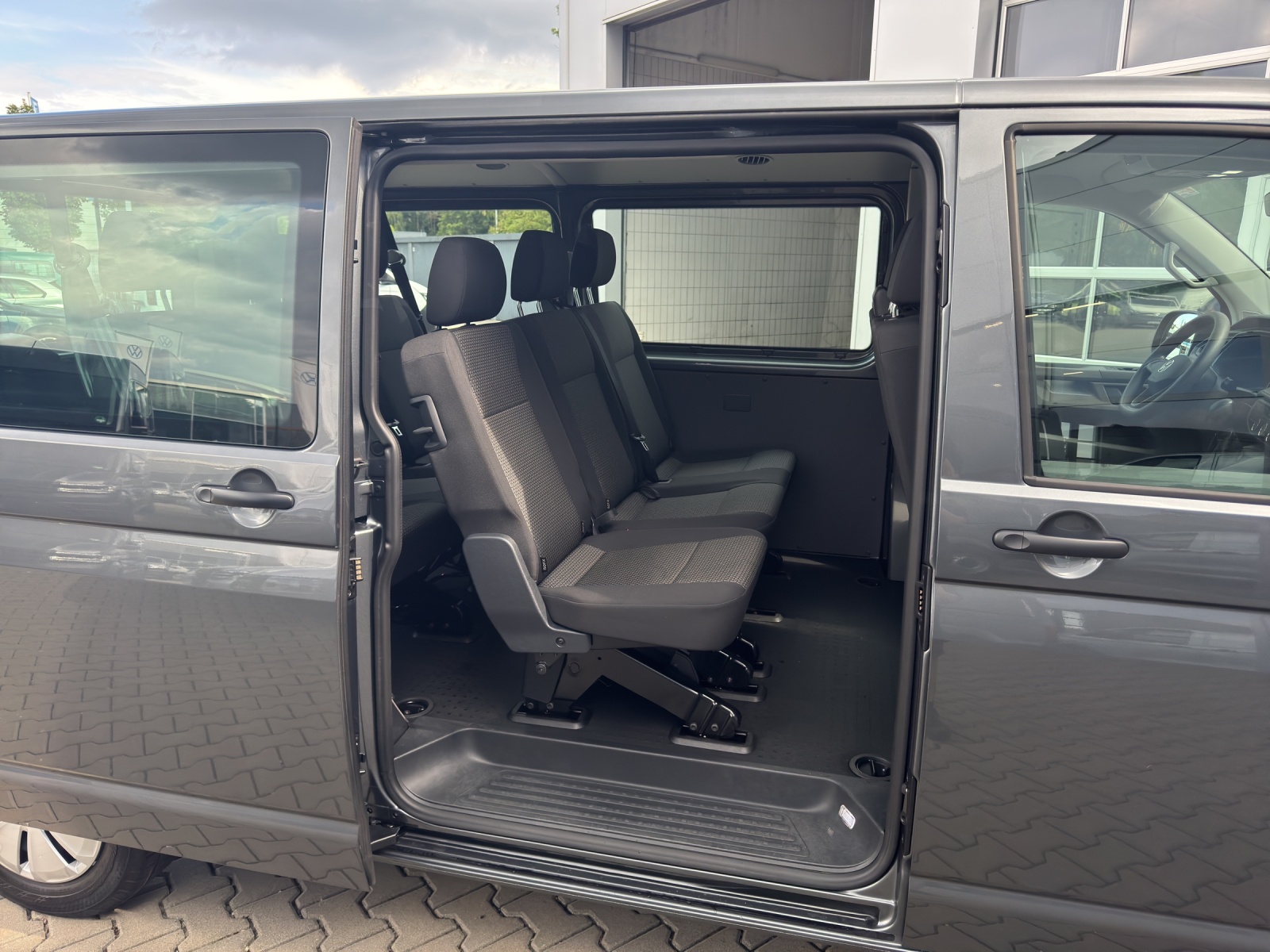 T6 Kombi 6.1 2.0 TDI LR DSG 9 Sitzer Doppel-Klima Navi Kamera PDC