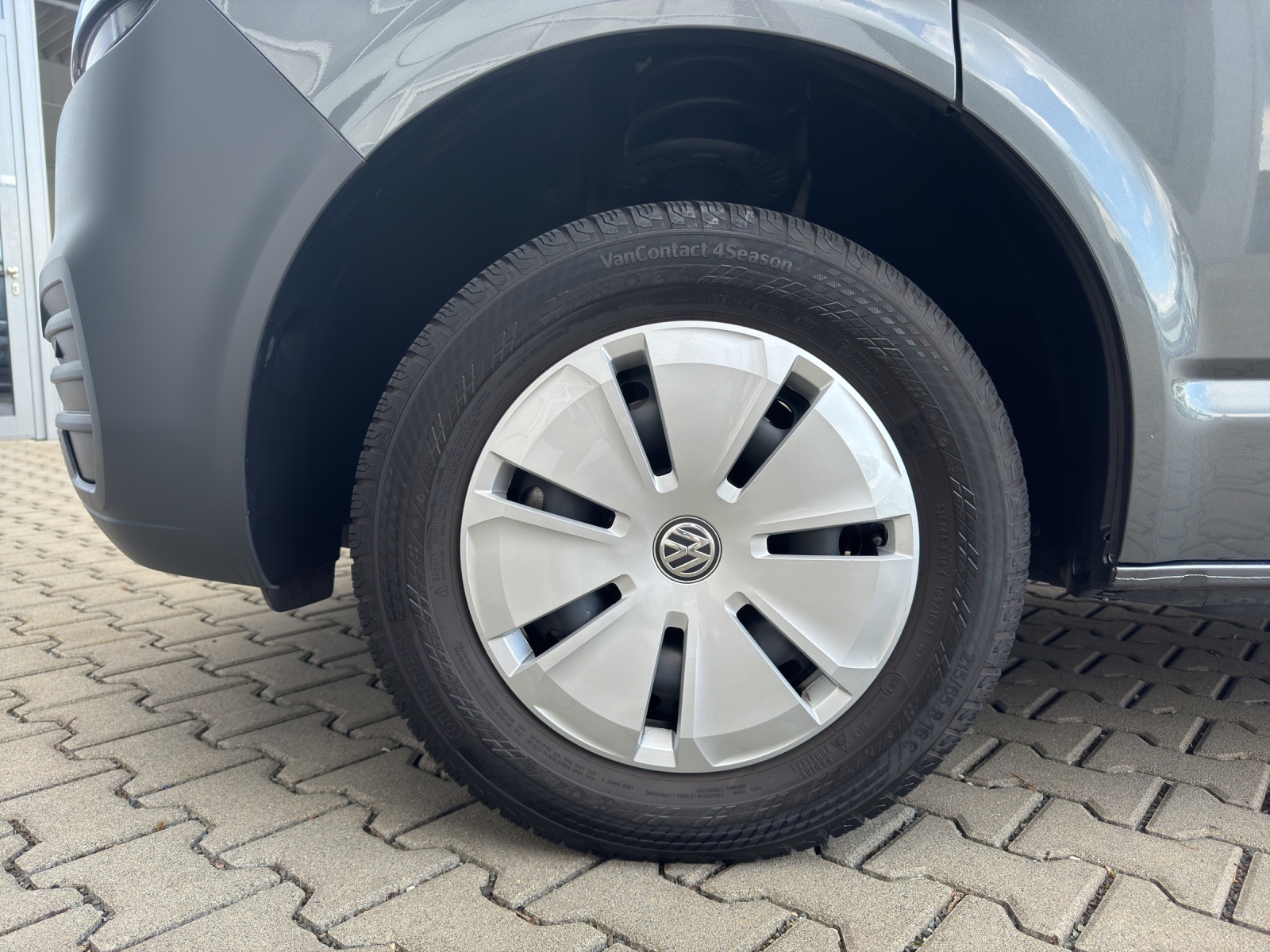 T6 Kombi 6.1 2.0 TDI LR DSG 9 Sitzer Doppel-Klima Navi Kamera PDC