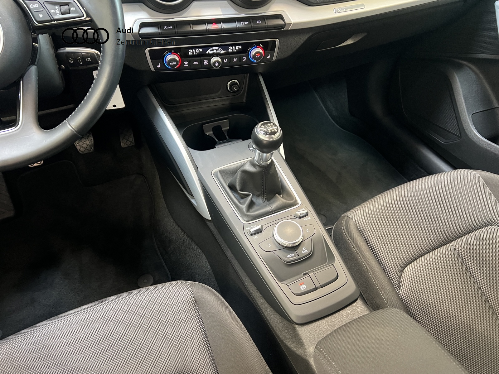 Q2 35 TFSI sport MMI Navi AHK LED